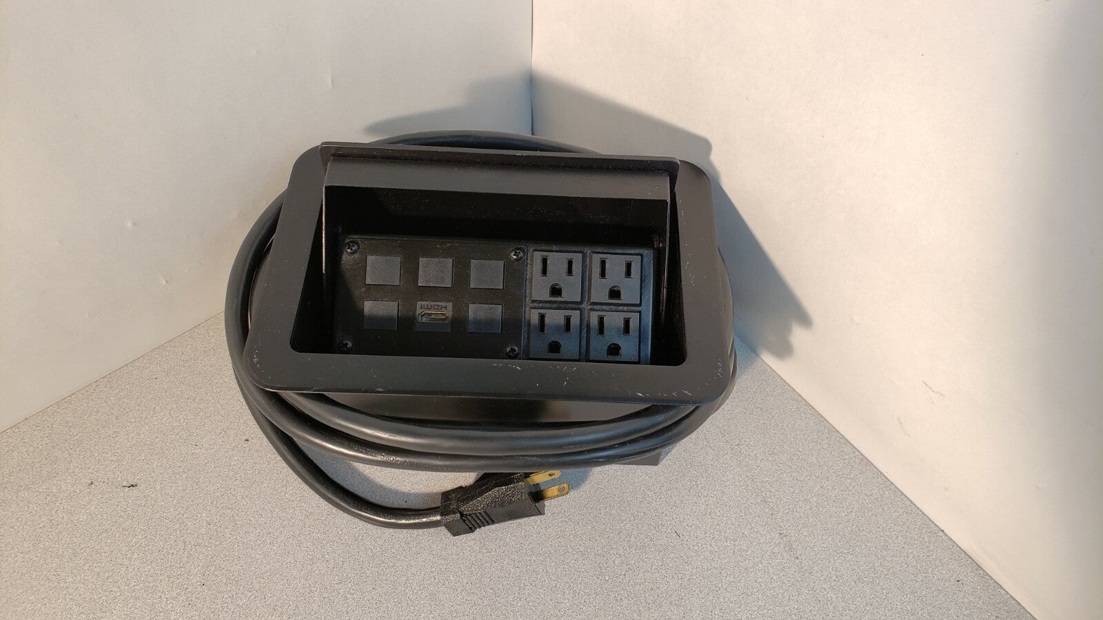 FSR 4SHD Table Top Flip Box AC Duplex Cover T3U-3 Wired Black