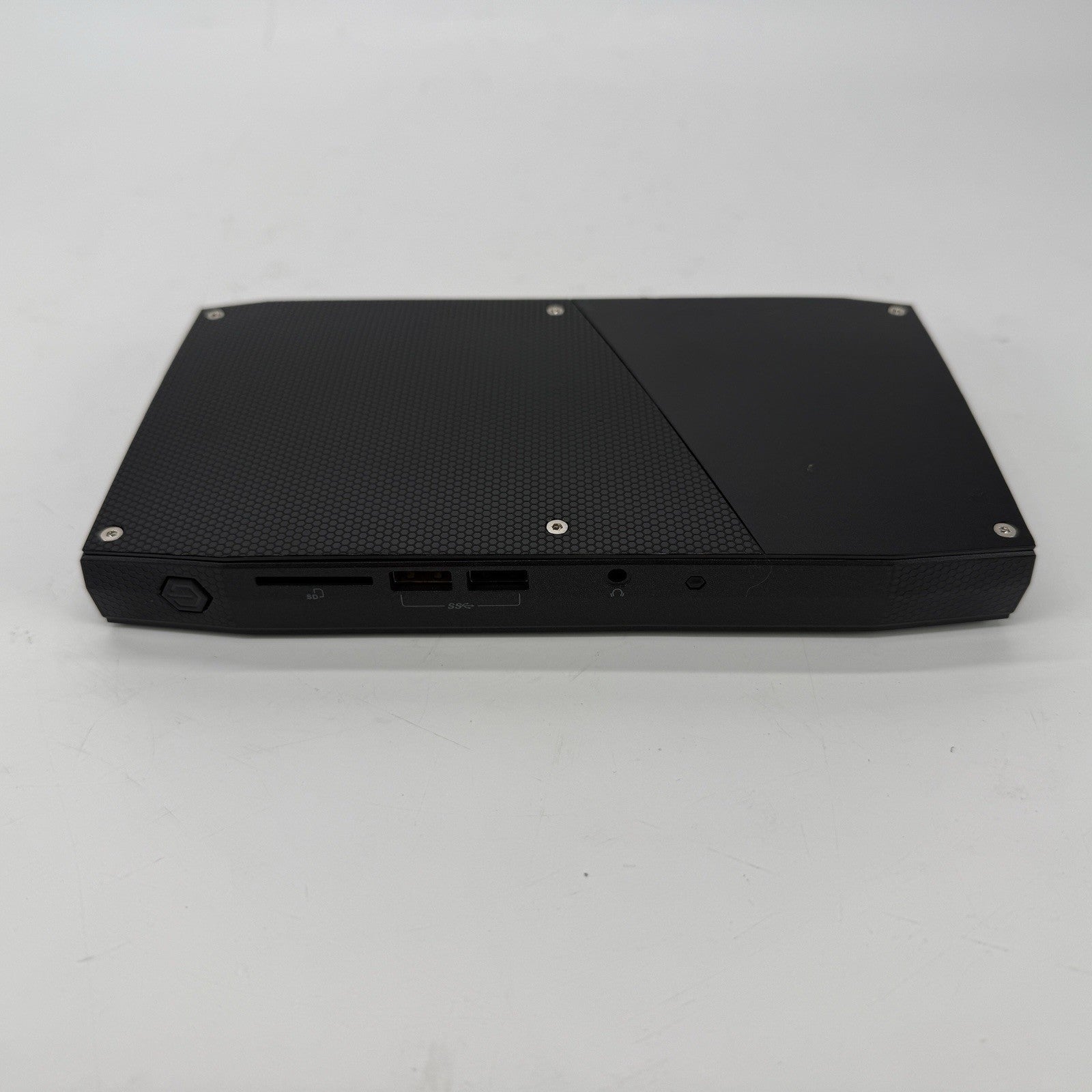 Intel NUC NUC6i7KYK i7-6770HQ 2.6GHz 8 GB RAM 250 GB SSD (NVMe) Windows 11 Pro