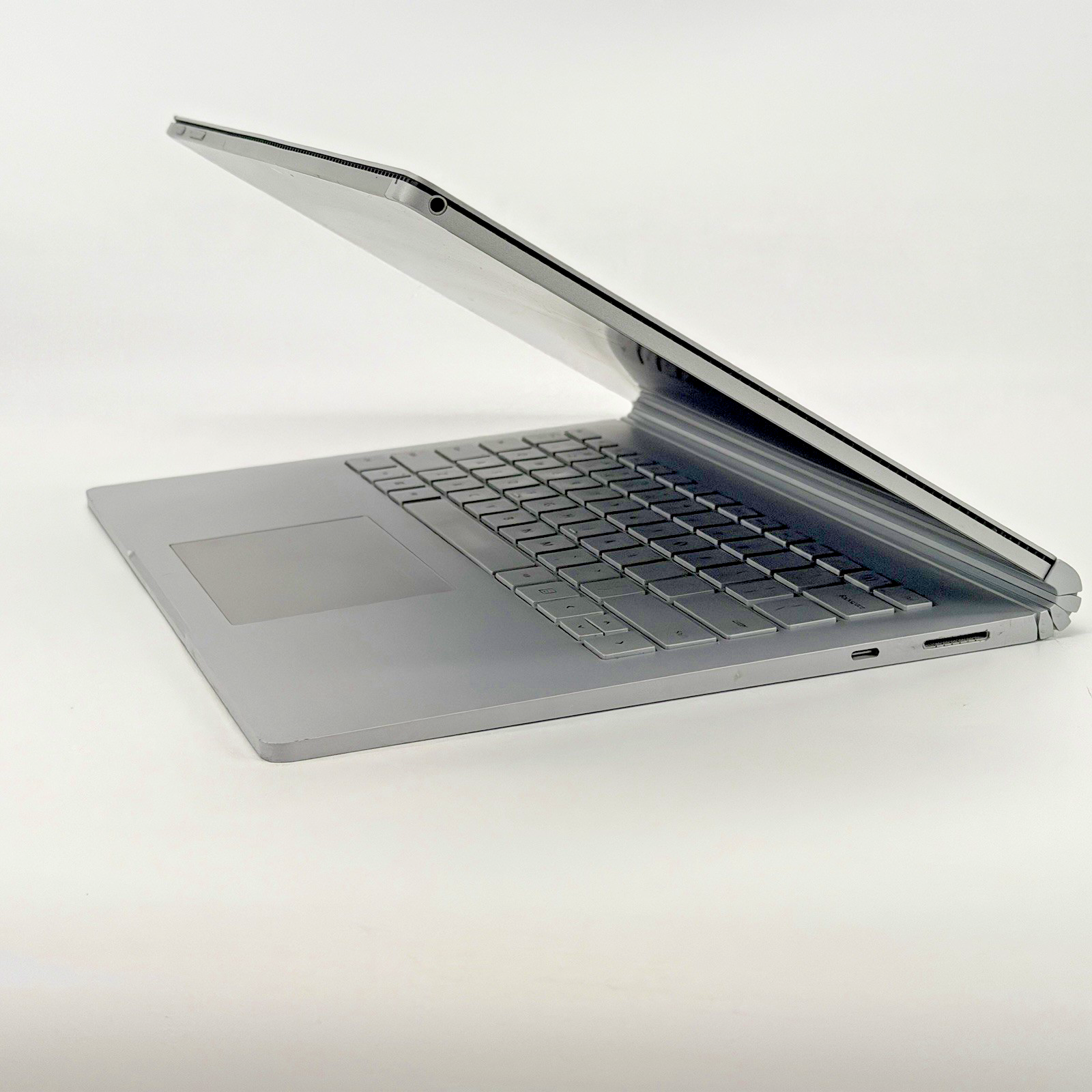 Microsoft Surfacebook 2 1832 Intel i5-7300U 2.6 GHz 8 GB RAM 256 GB SSD (NVMe)