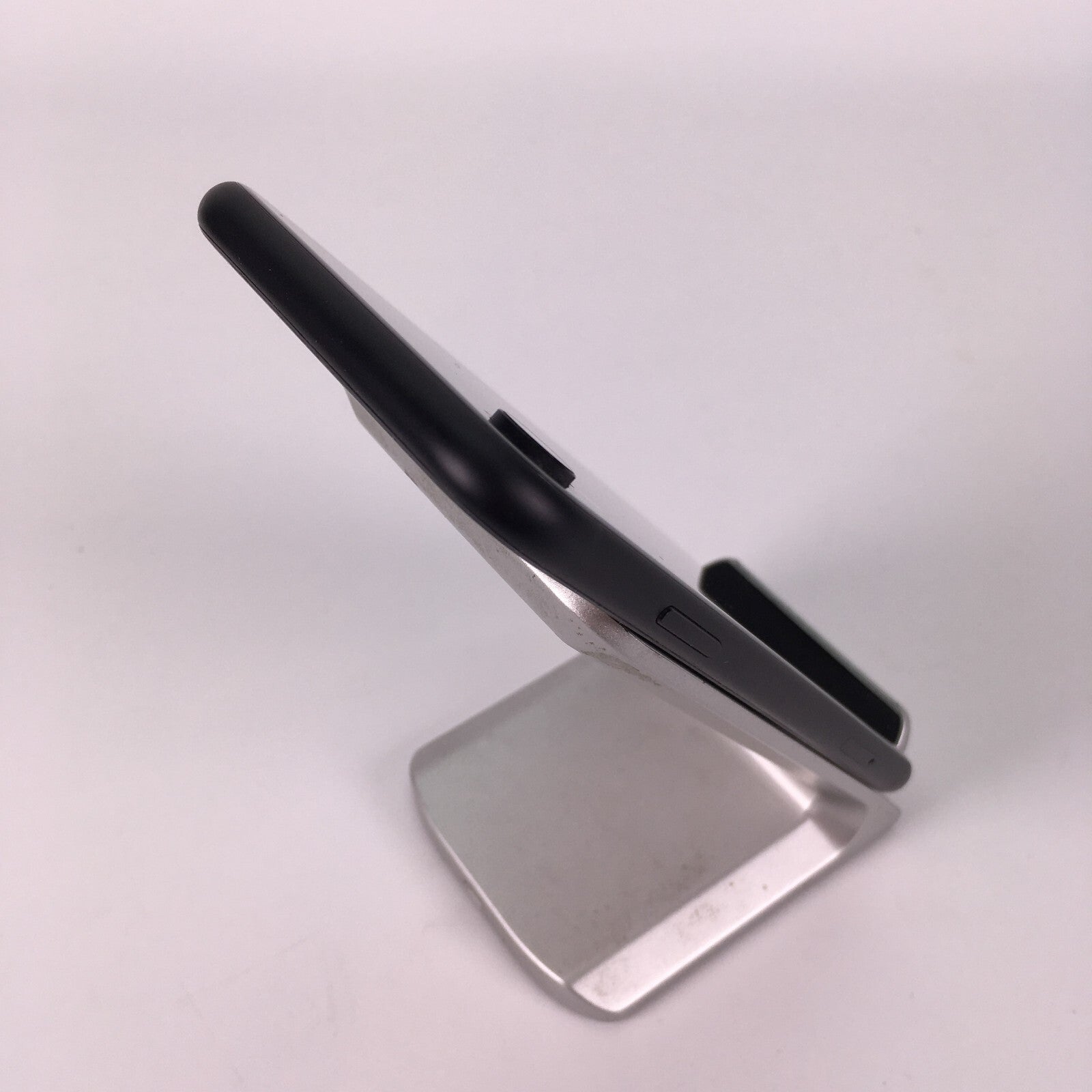 Apple iPhone XR - 64GB - AT&T - Black - MT3K2LL/A