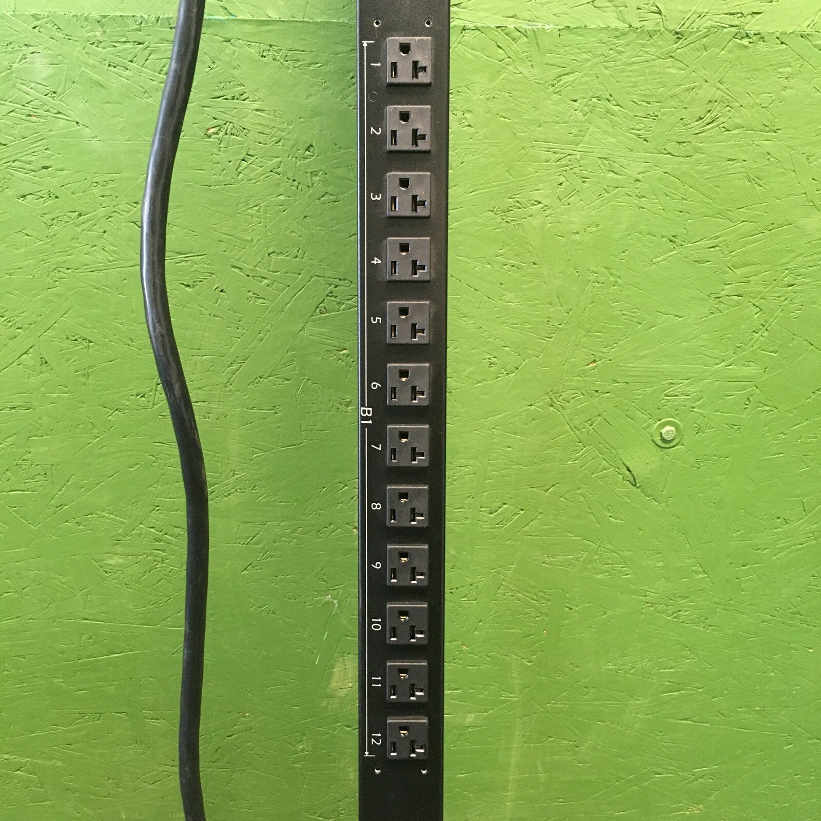 APC AP7832 - 24 Port