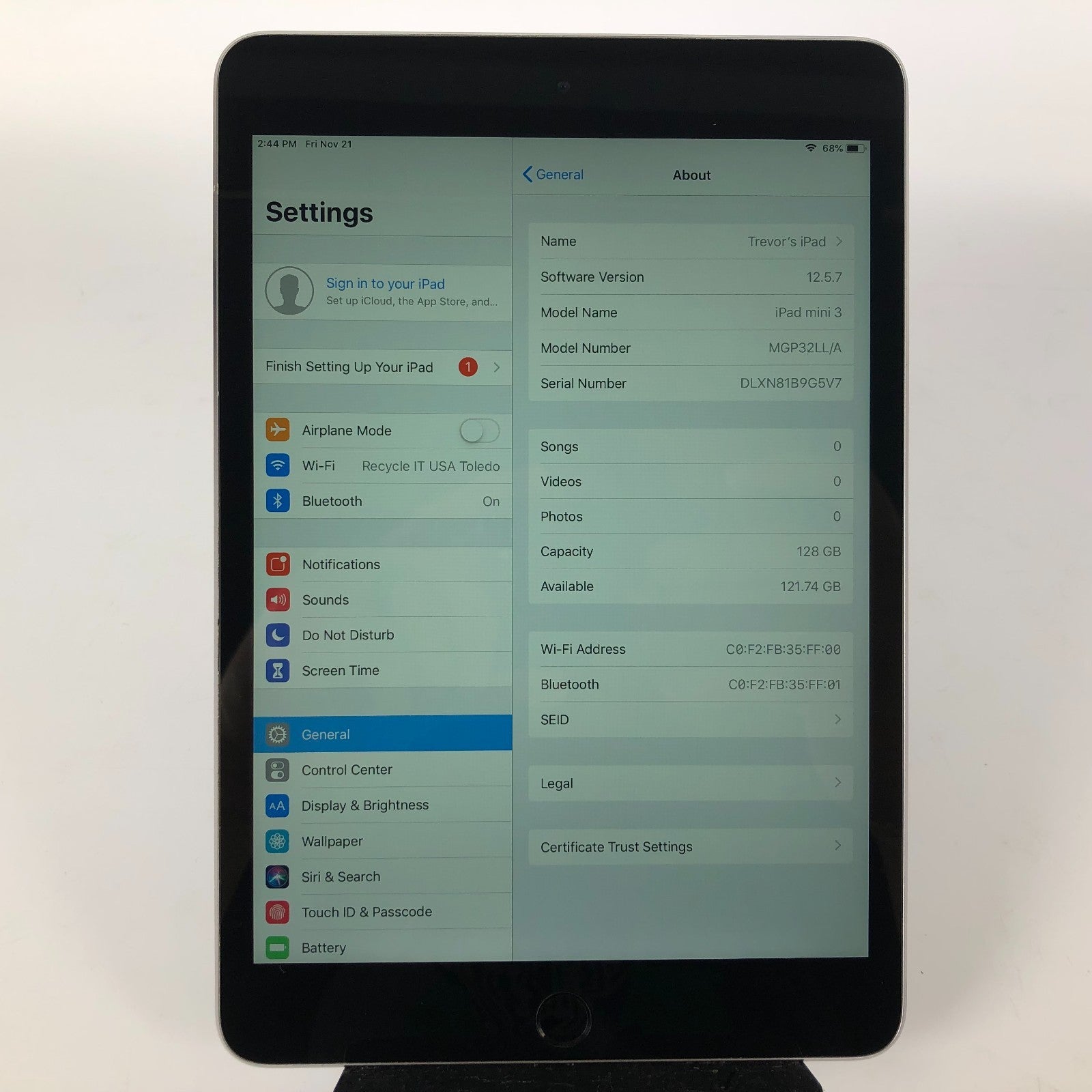 Apple iPad Mini 3rd Gen A1599 7.9" 128GB Wi-Fi MGP32LL/A