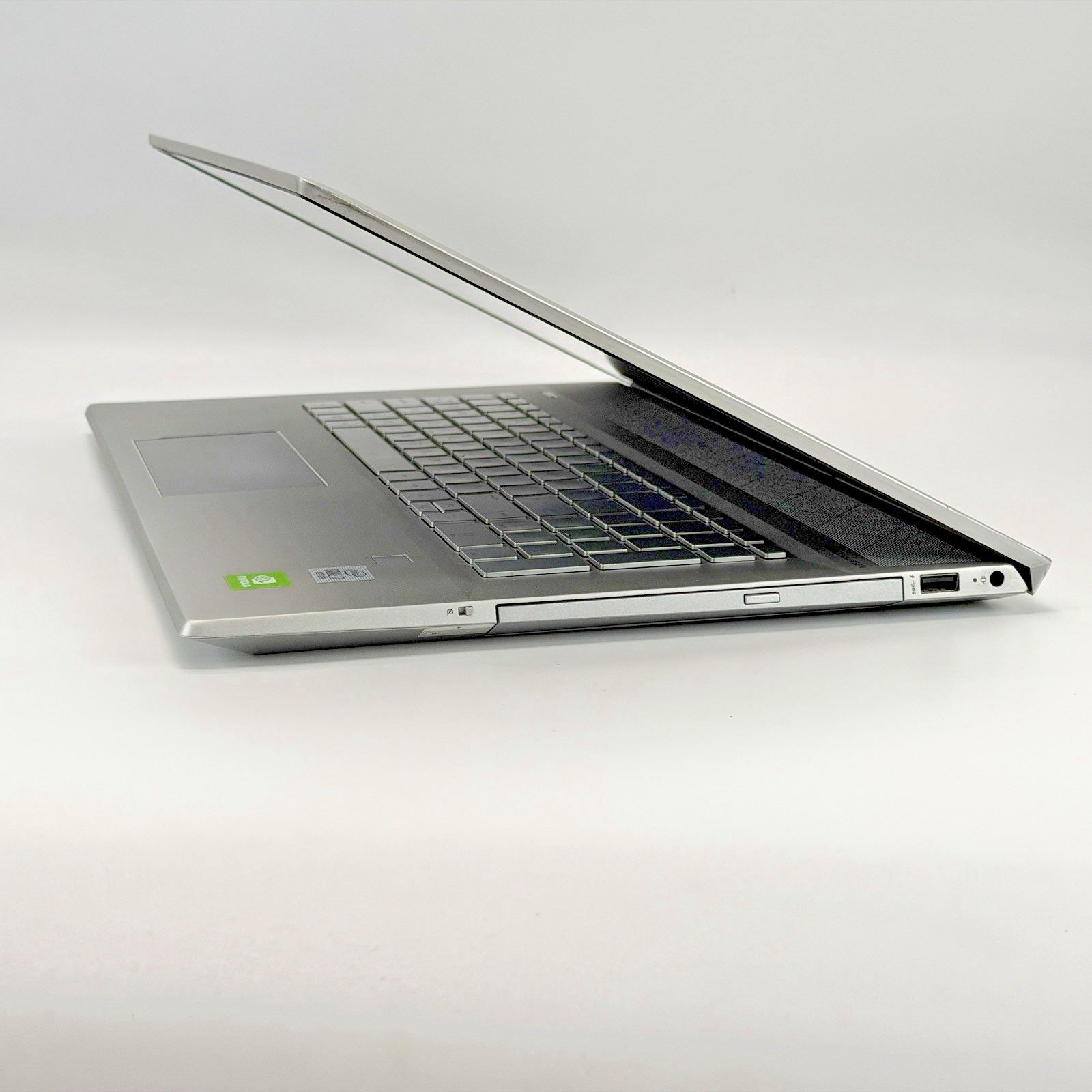 HP ENVY 17m-CE1013DX Intel i7-10510u 1.80 GHz 12 GB RAM 512 GB SSD (NVMe) Win 11