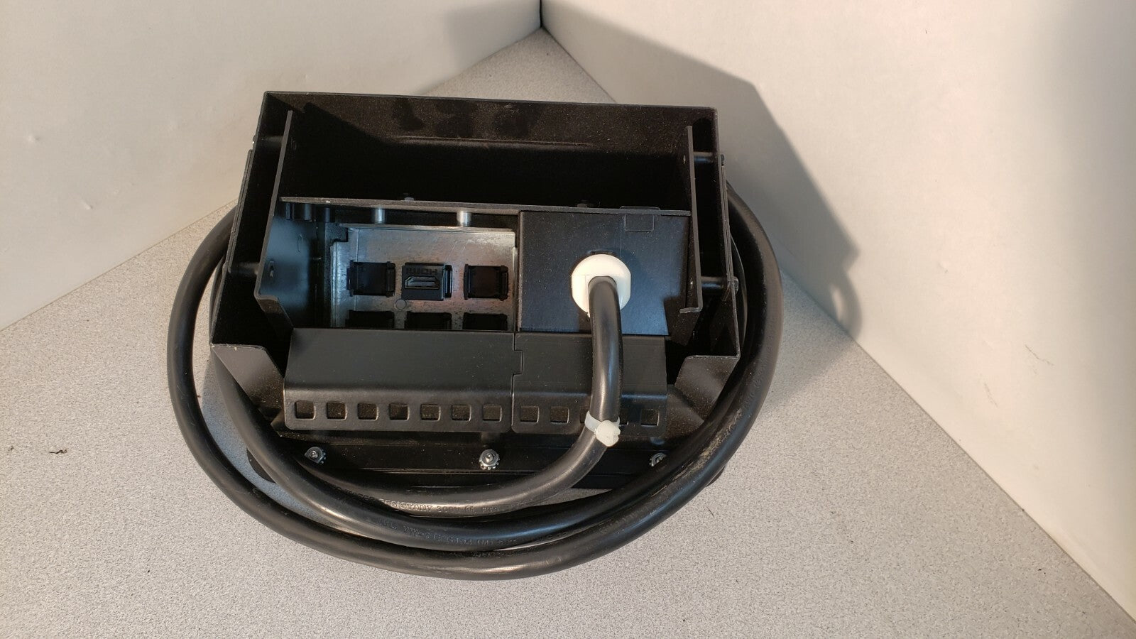 FSR 4SHD Table Top Flip Box AC Duplex Cover T3U-3 Wired Black