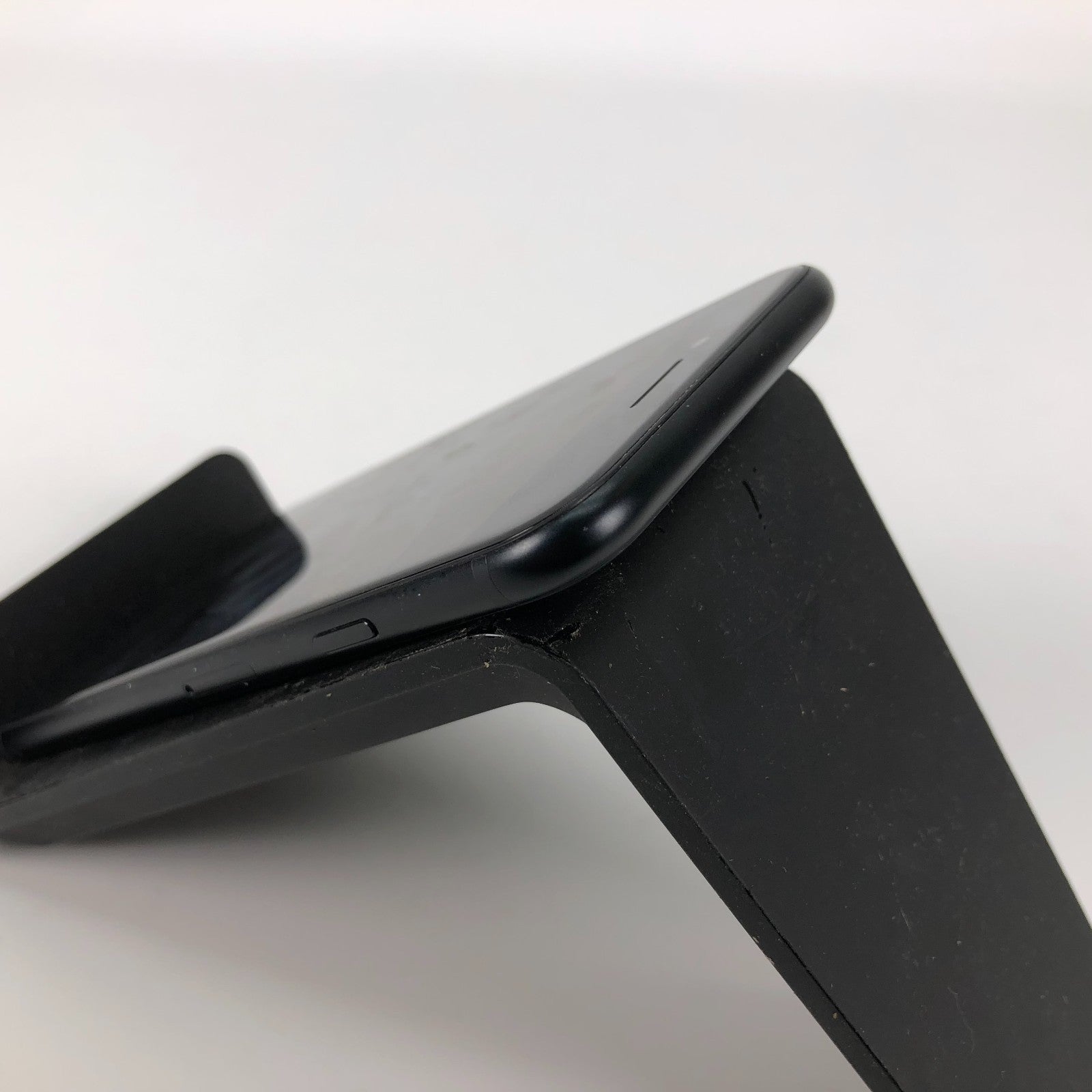 Apple se 3rd gen mmx53ll/a 64GB Verizon