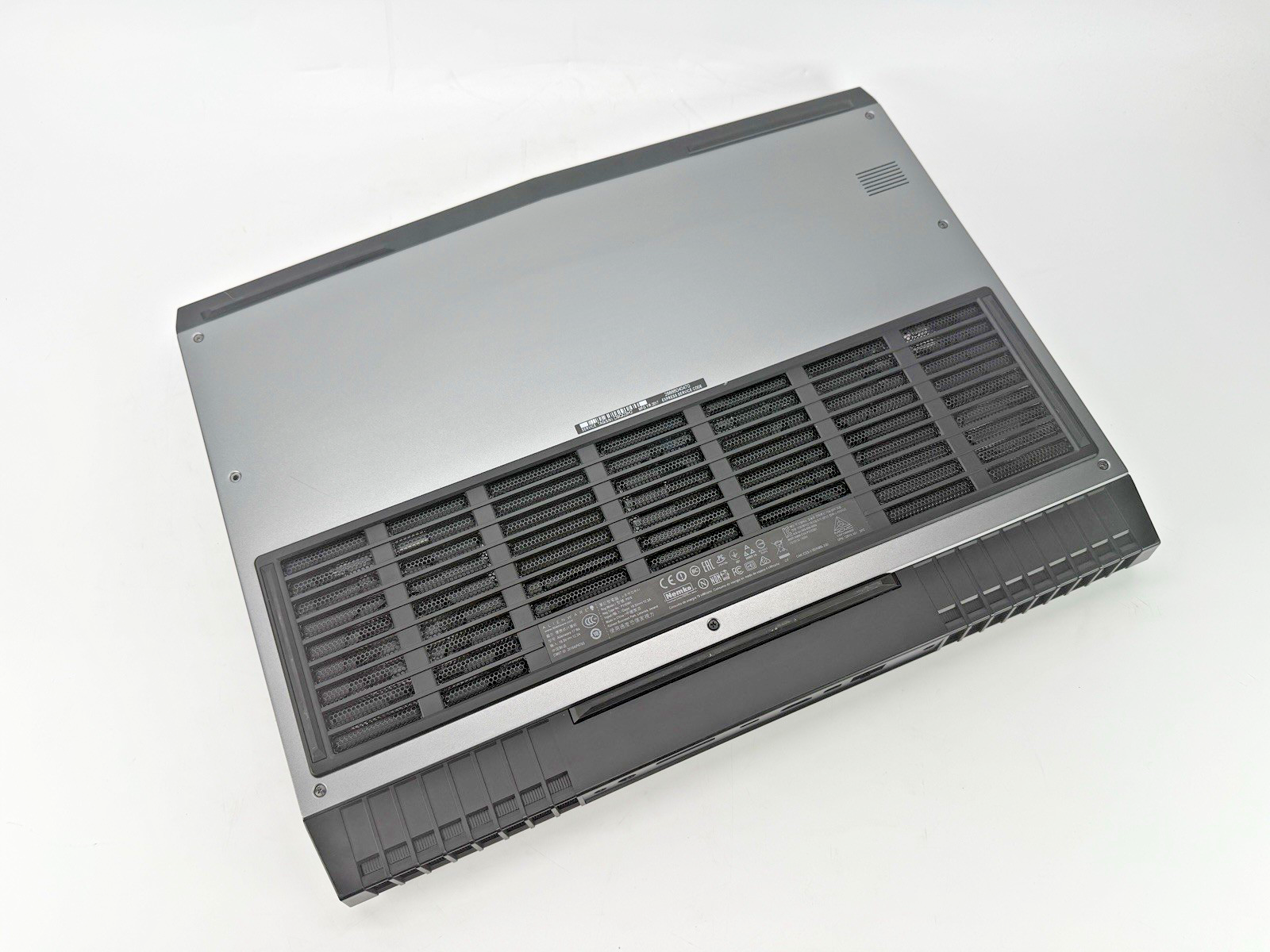 Alenware 17R4 Intel i7-7700HQ 2.80 GHz 32 GB RAM (256 + 500 500 NVMe drives)