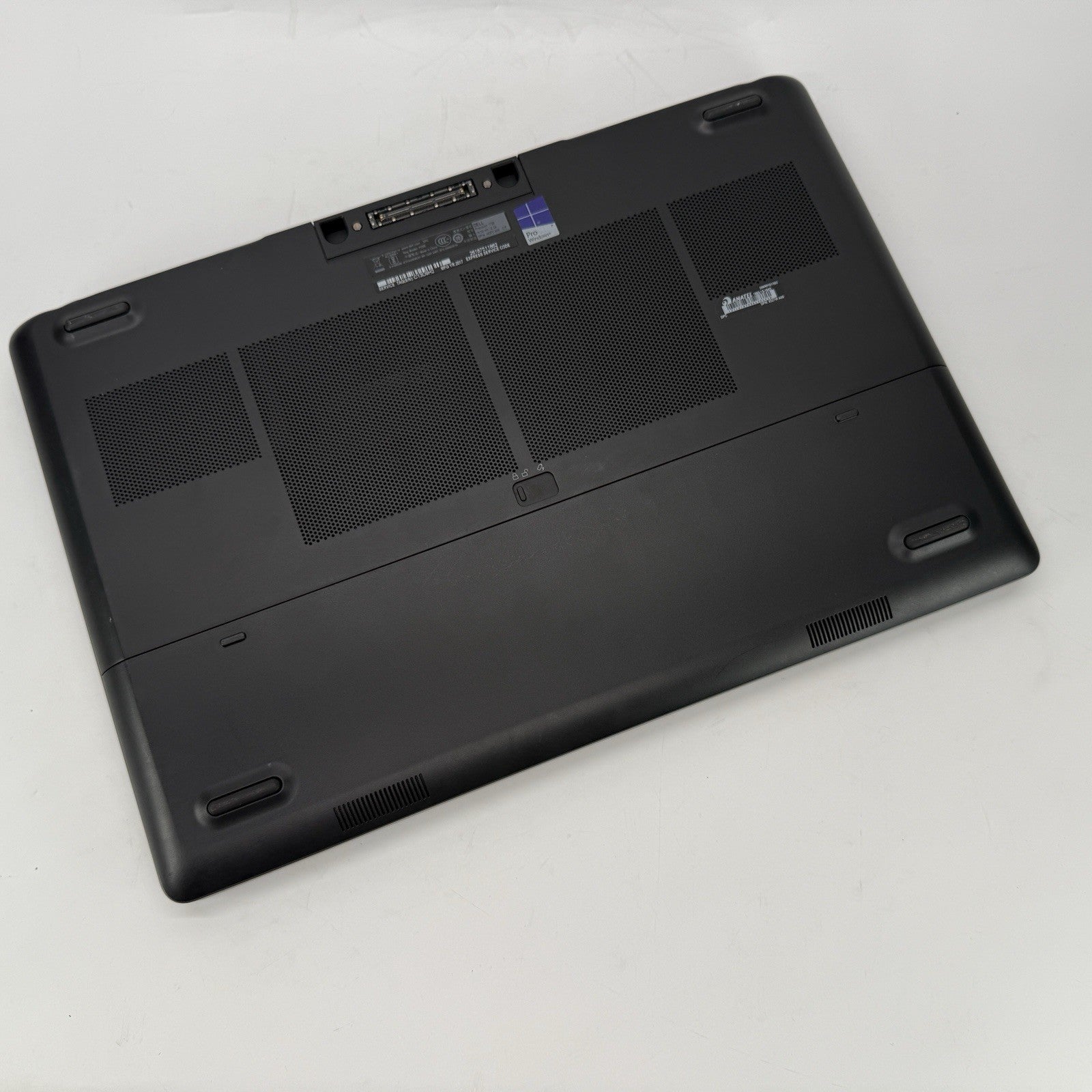 Dell Precision 7720 Intel Xeon E3-1505Mv6 3.0 GHz 32 GB RAM 256 GB NVME Linux