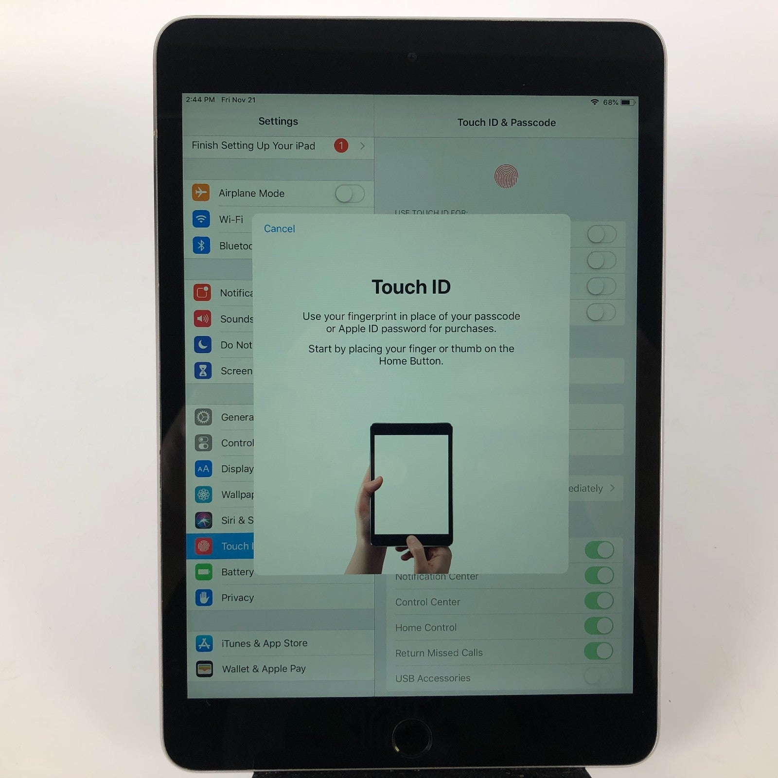 Apple iPad Mini 3rd Gen A1599 7.9" 128GB Wi-Fi MGP32LL/A