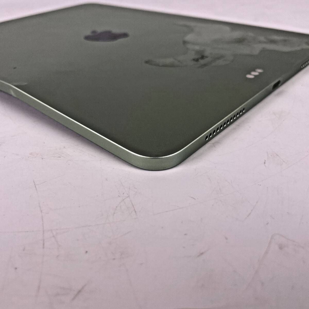 Apple iPad Air (4th Gen.) (A2316) 64GB (Wi-Fi) 10.9" screen cracked