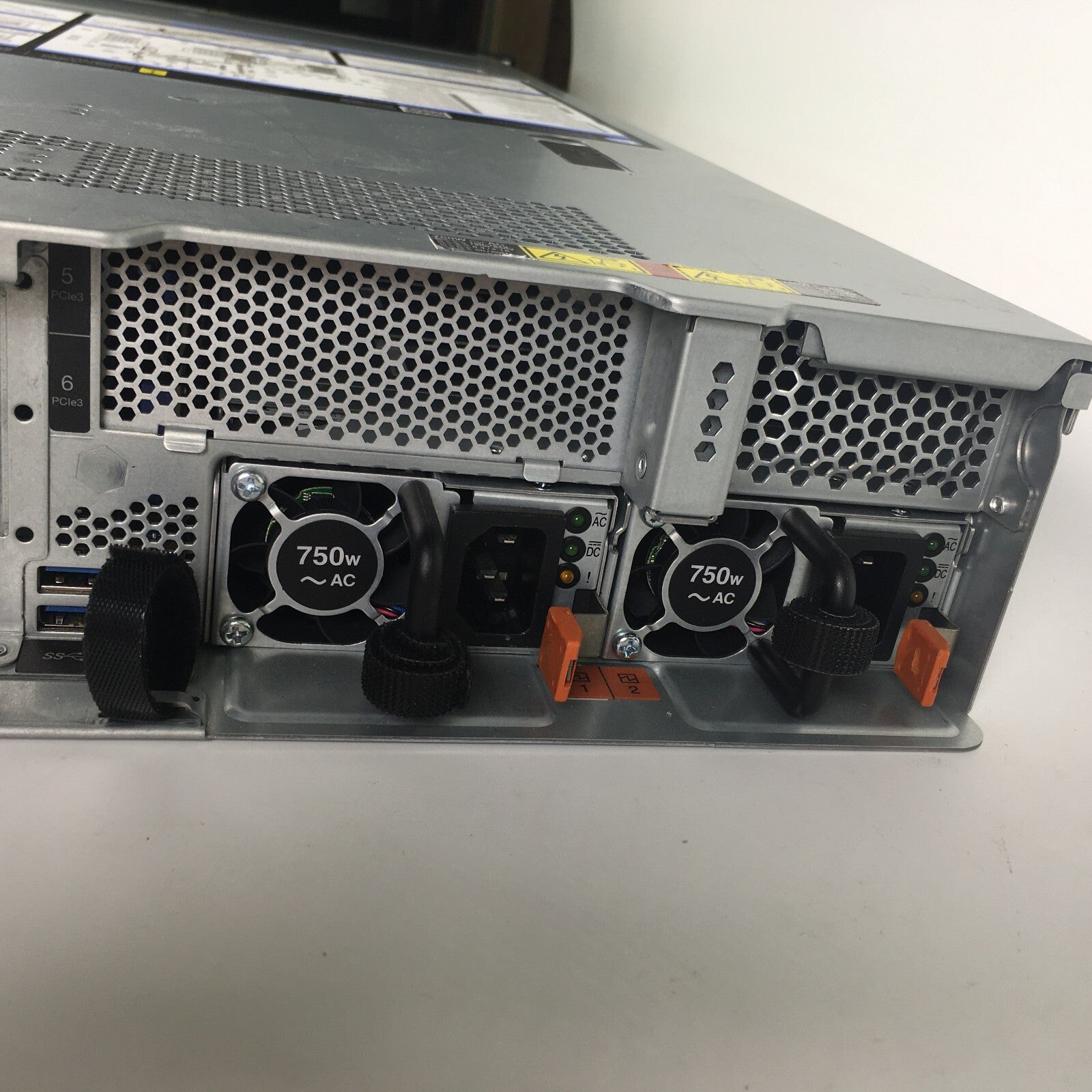 Lenovo ThinkSystem SR650 x2 Intel Silver 4114 2.2GHz 128GB DDR4 RAM 2x128GB m.2