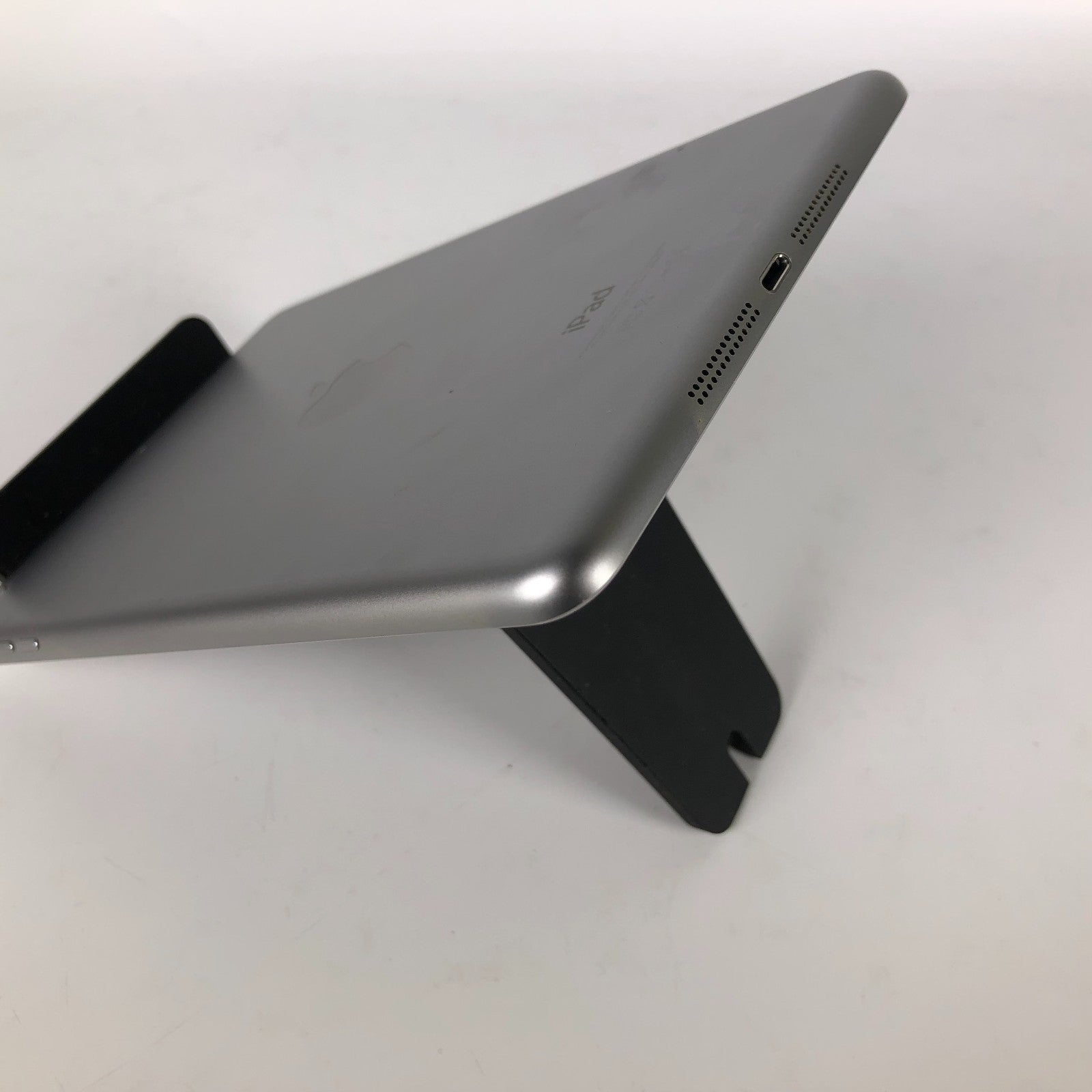 Apple iPad Mini 3rd Gen A1599 7.9" 128GB Wi-Fi MGP32LL/A