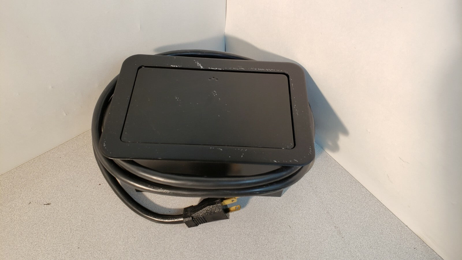 FSR 4SHD Table Top Flip Box AC Duplex Cover T3U-3 Wired Black