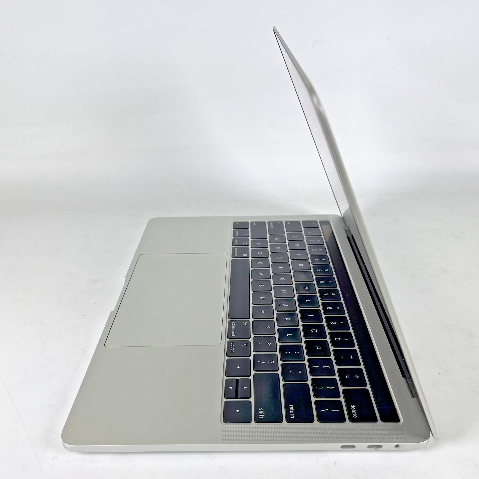 Apple Macbook Pro A1989 2019 Intel i5-8279u 2.4GHz 8GB 256GB SSD Mac OS Monterey