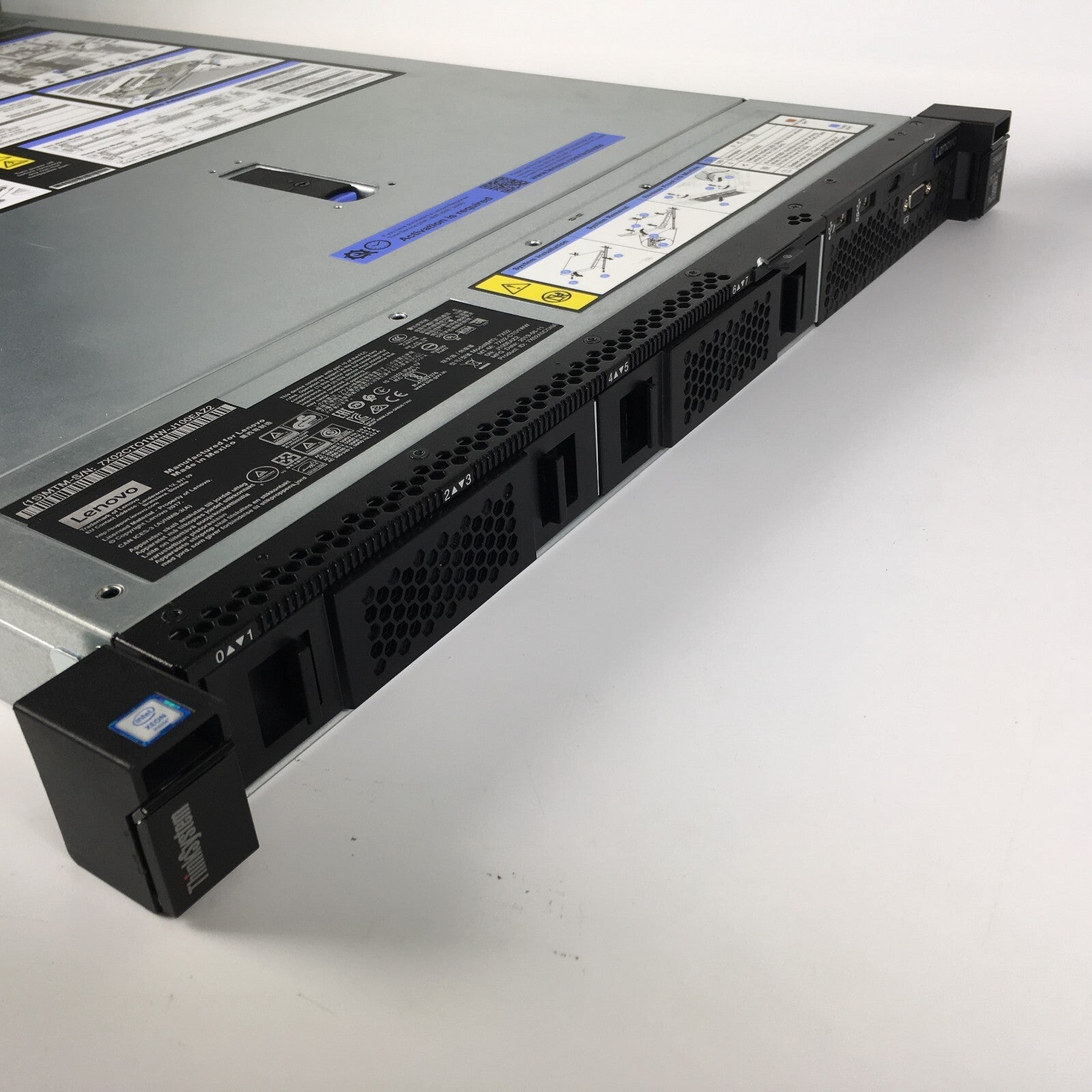 Lenovo ThinkSystem SR630 x2 Intel Silver 4214 2.2GHz 256GB SSD x2 128GB SSD