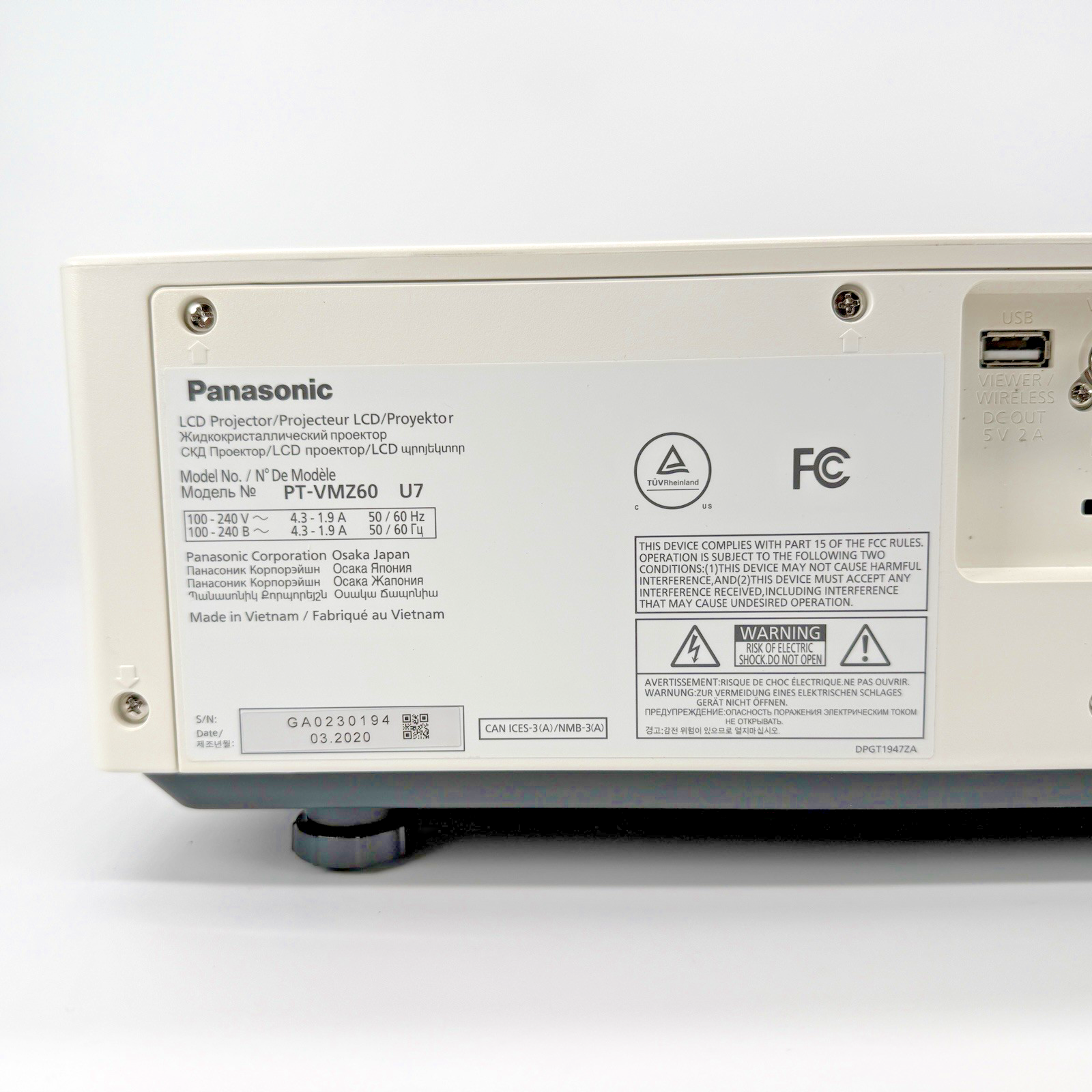 Panasonic PT-VMZ60 Laser Projector NO REMOTE, power cord and HDMI included.