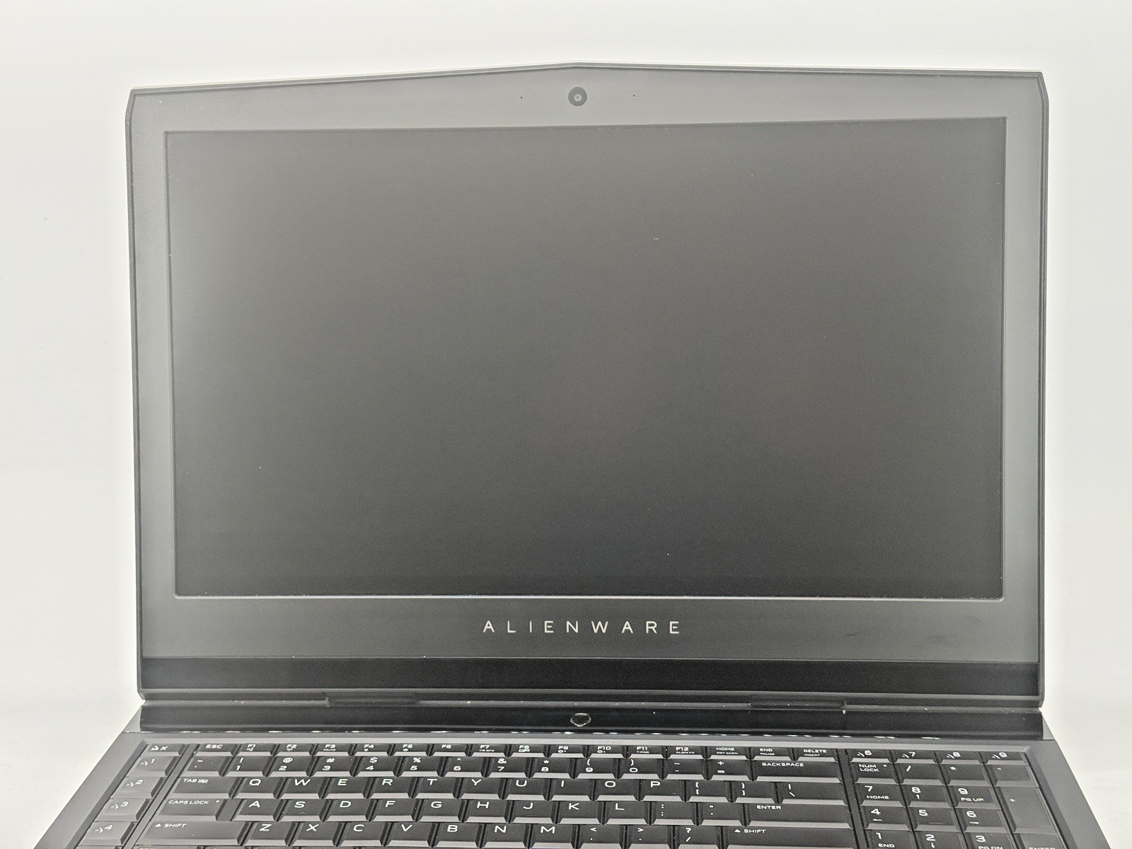Alenware 17R4 Intel i7-7700HQ 2.80 GHz 32 GB RAM (256 + 500 500 NVMe drives)