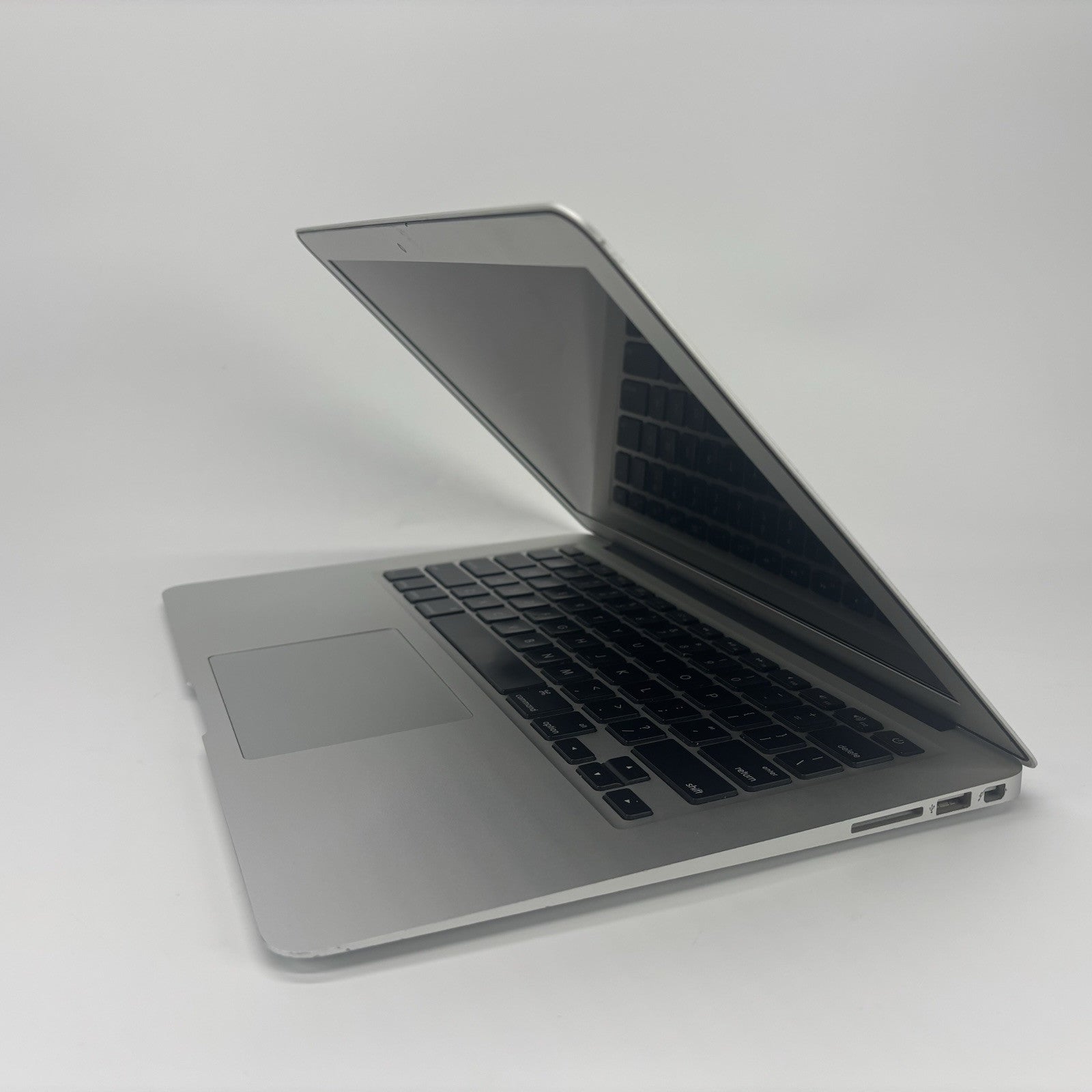 Apple MacBook Air A1466 (2012) Intel i5-3427u 1.80 GHz 4 GB RAM 500 GB SSD