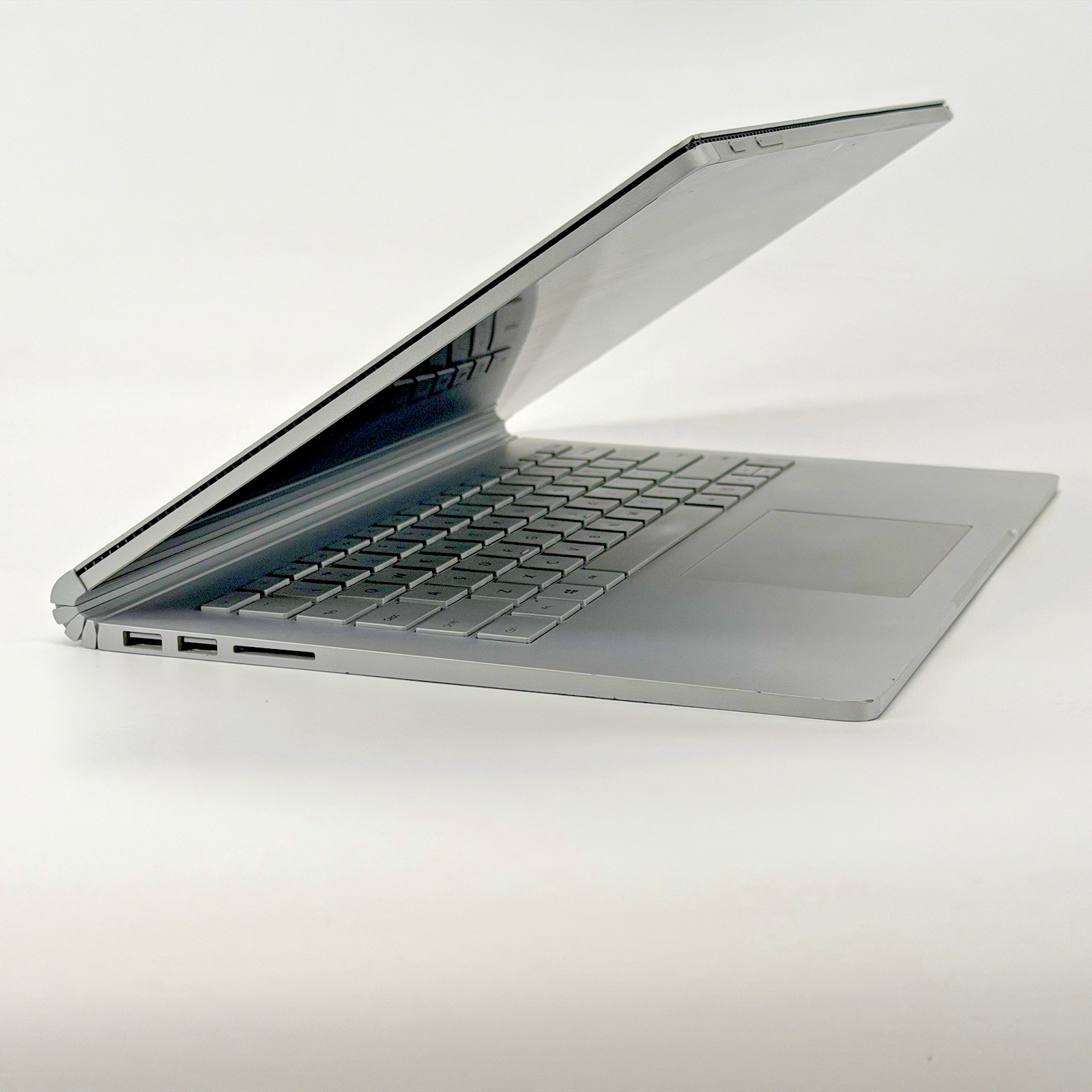 Microsoft Surfacebook 2 1832 Intel i5-7300U 2.6 GHz 8 GB RAM 256 GB SSD (NVMe)