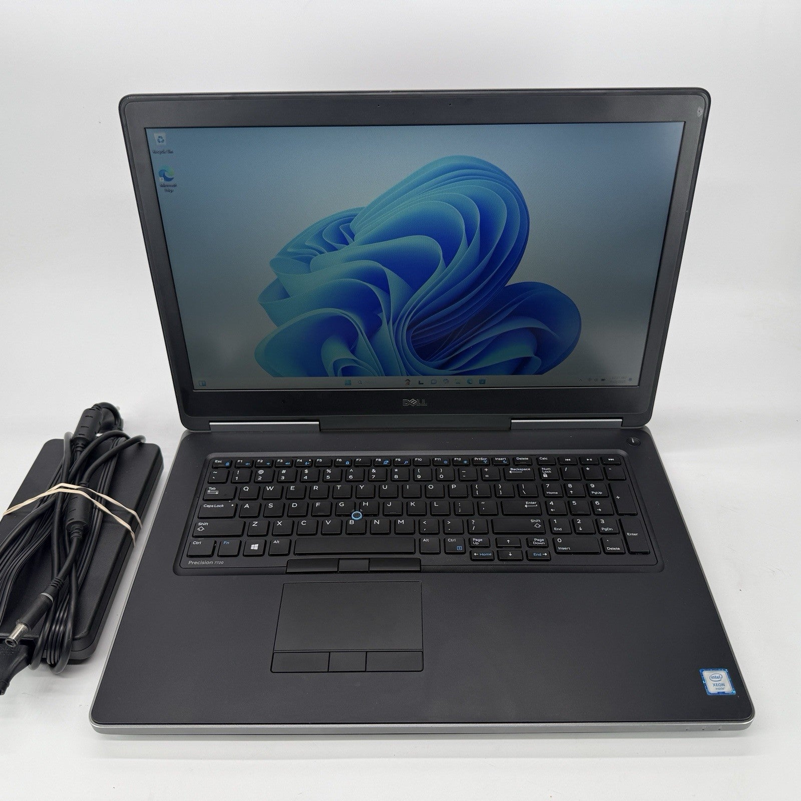 Dell Precision 7720 Intel Xeon E3-1505Mv6 3.0 GHz 32 GB RAM 256 GB NVME Win 11