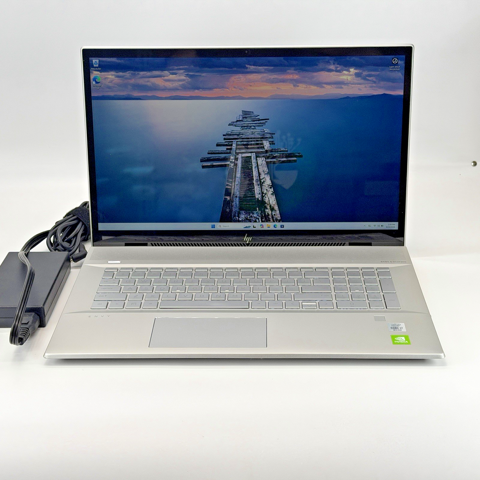 HP ENVY 17m-CE1013DX Intel i7-10510u 1.80 GHz 12 GB RAM 512 GB SSD (NVMe) Win 11