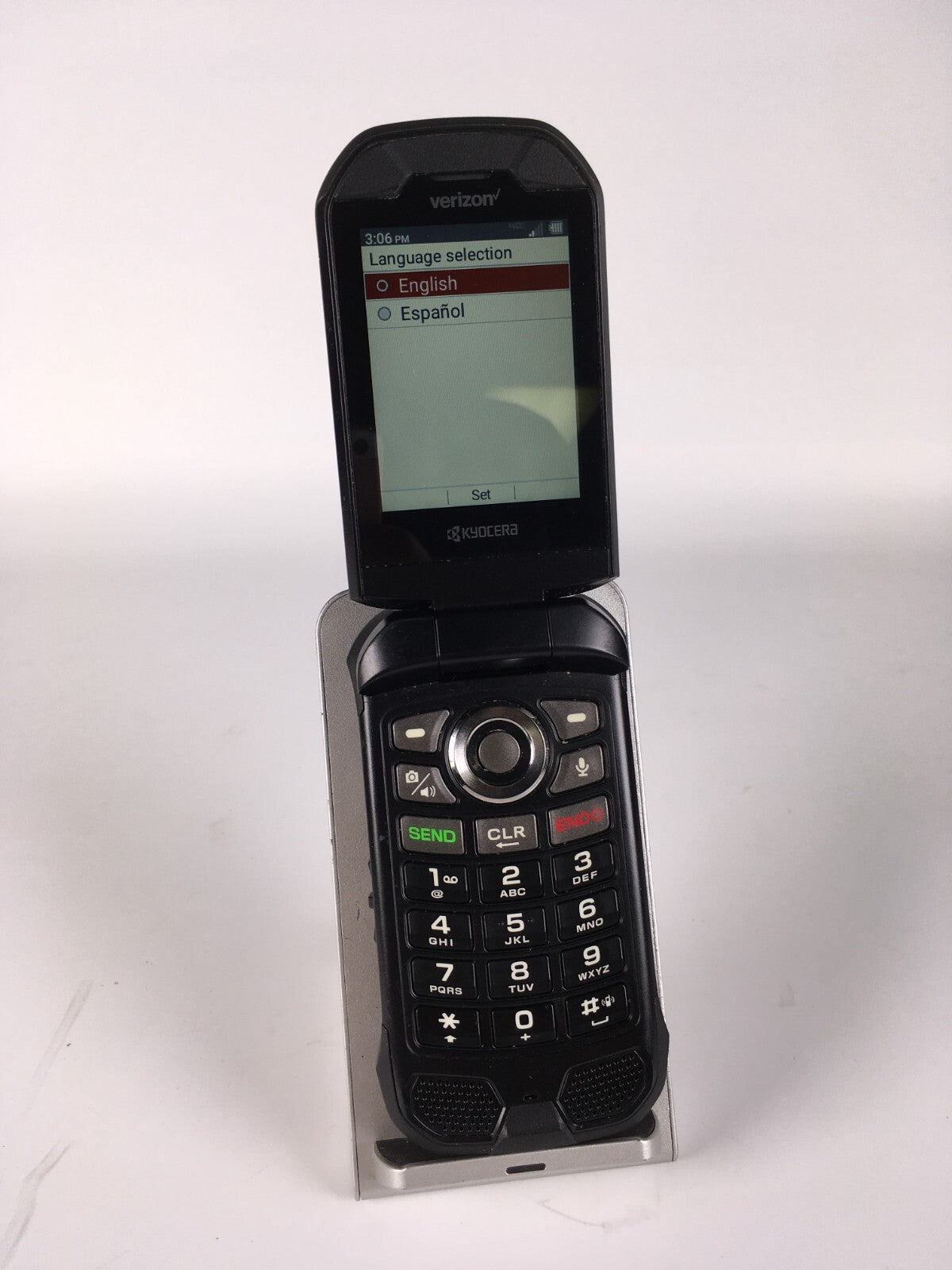 Verizon Kyocera Duraxv 16GB flip phone LTE