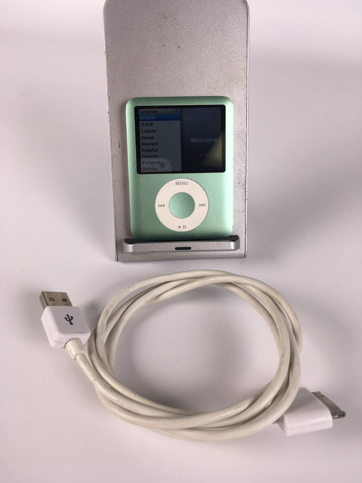 Apple iPod Nano (A1236) Bundle - 3rd Gen - Light Green - 8 GB