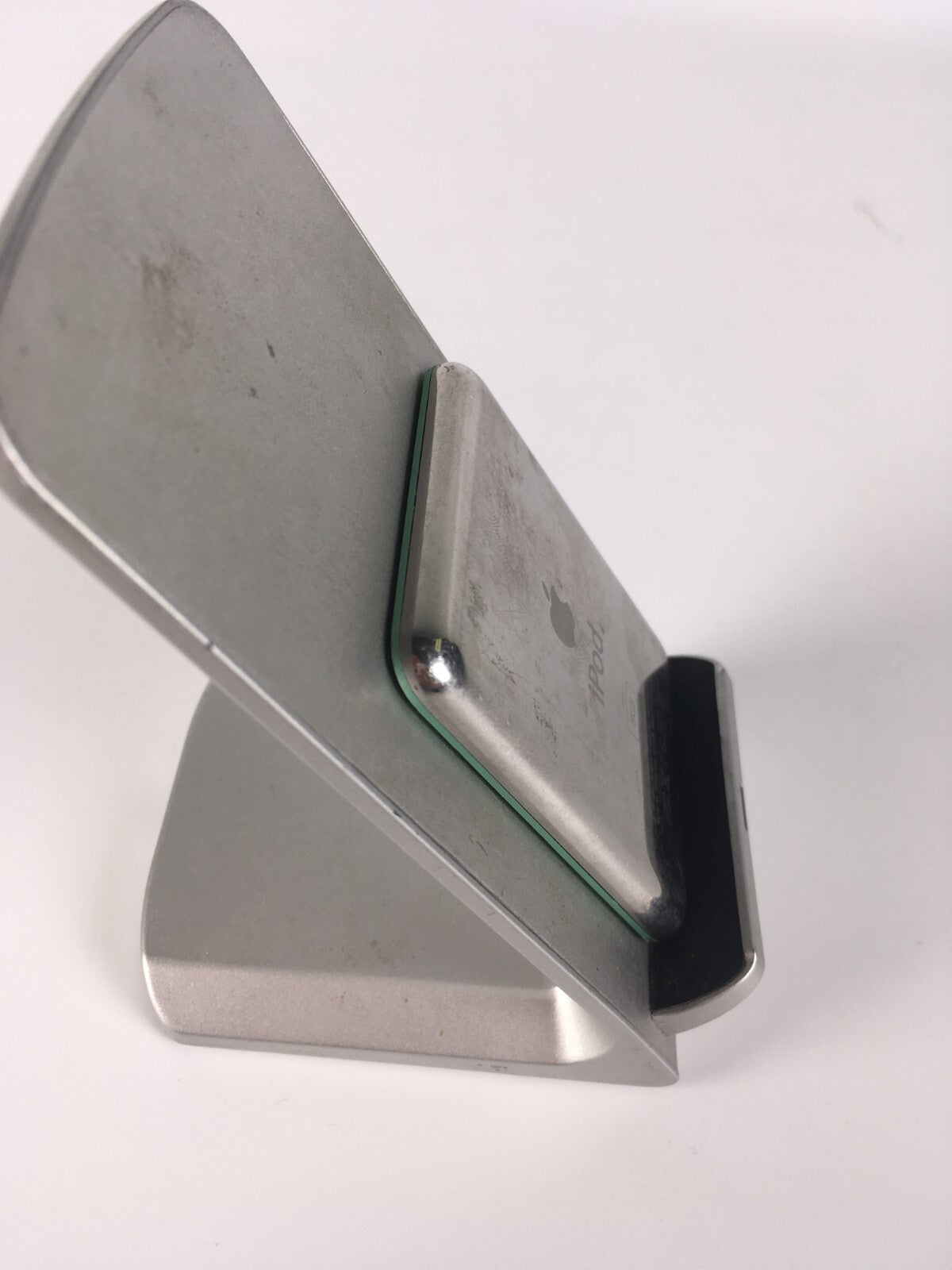 Apple iPod Nano (A1236) Bundle - 3rd Gen - Light Green - 8 GB