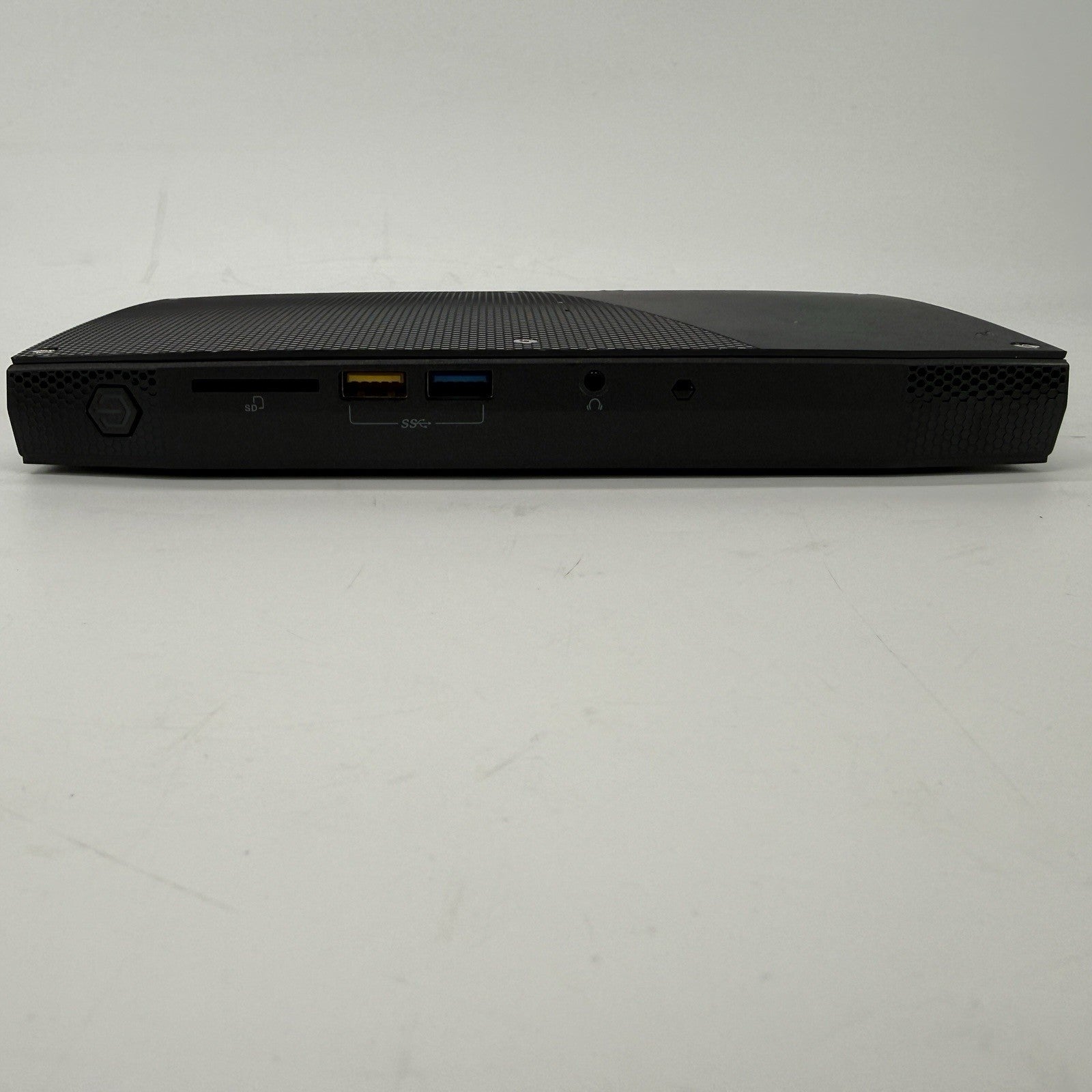 Intel NUC NUC6i7KYK  i7-6770HQ 2.6GHz 8 GB RAM 250 GB SSD (NVMe) Windows 11 Pro