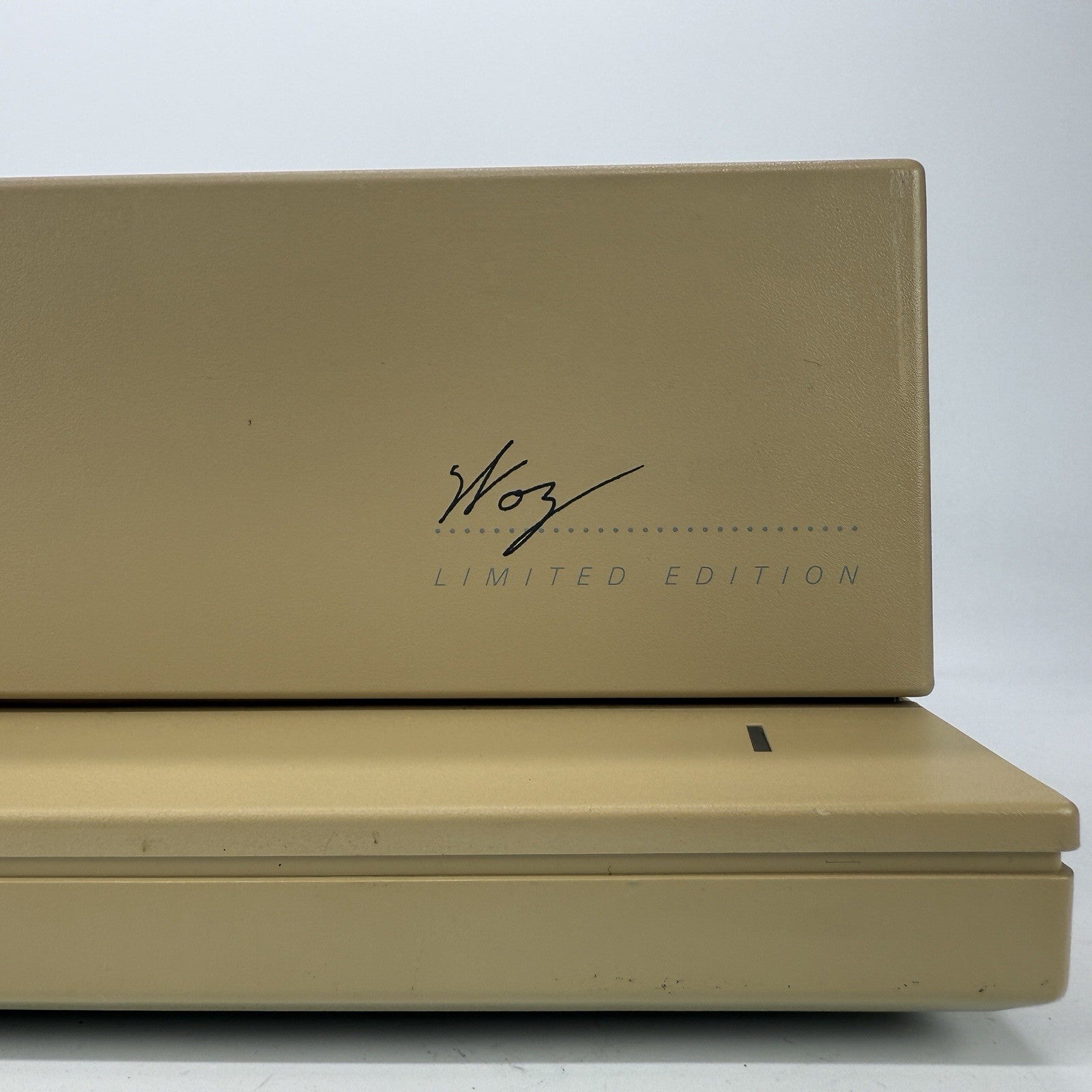 Apple llgs Woz Edition With keyboard, mouse and cords.  Origional box, Guides
