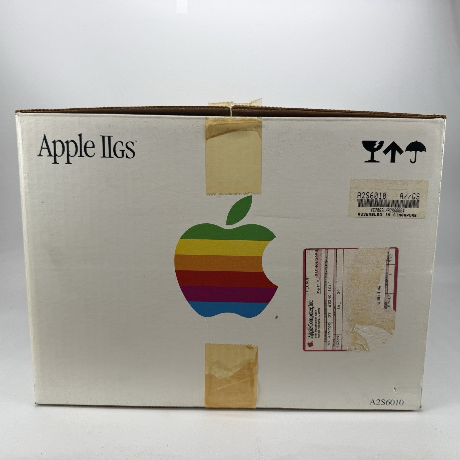 Apple llgs Woz Edition With keyboard, mouse and cords.  Origional box, Guides