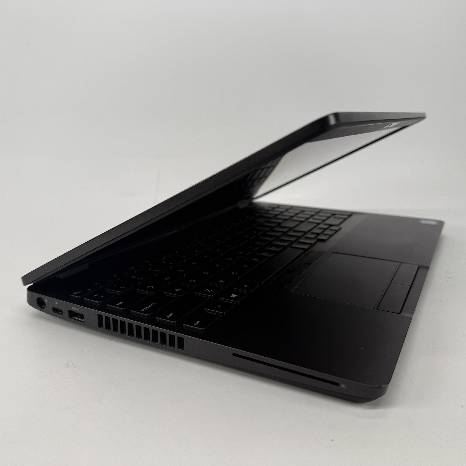 DellLatitude 5500 Intel i7-8665u 1.90 GHz 12 GB RAM 256 GB SSD (NVMe) Win 11 Pro