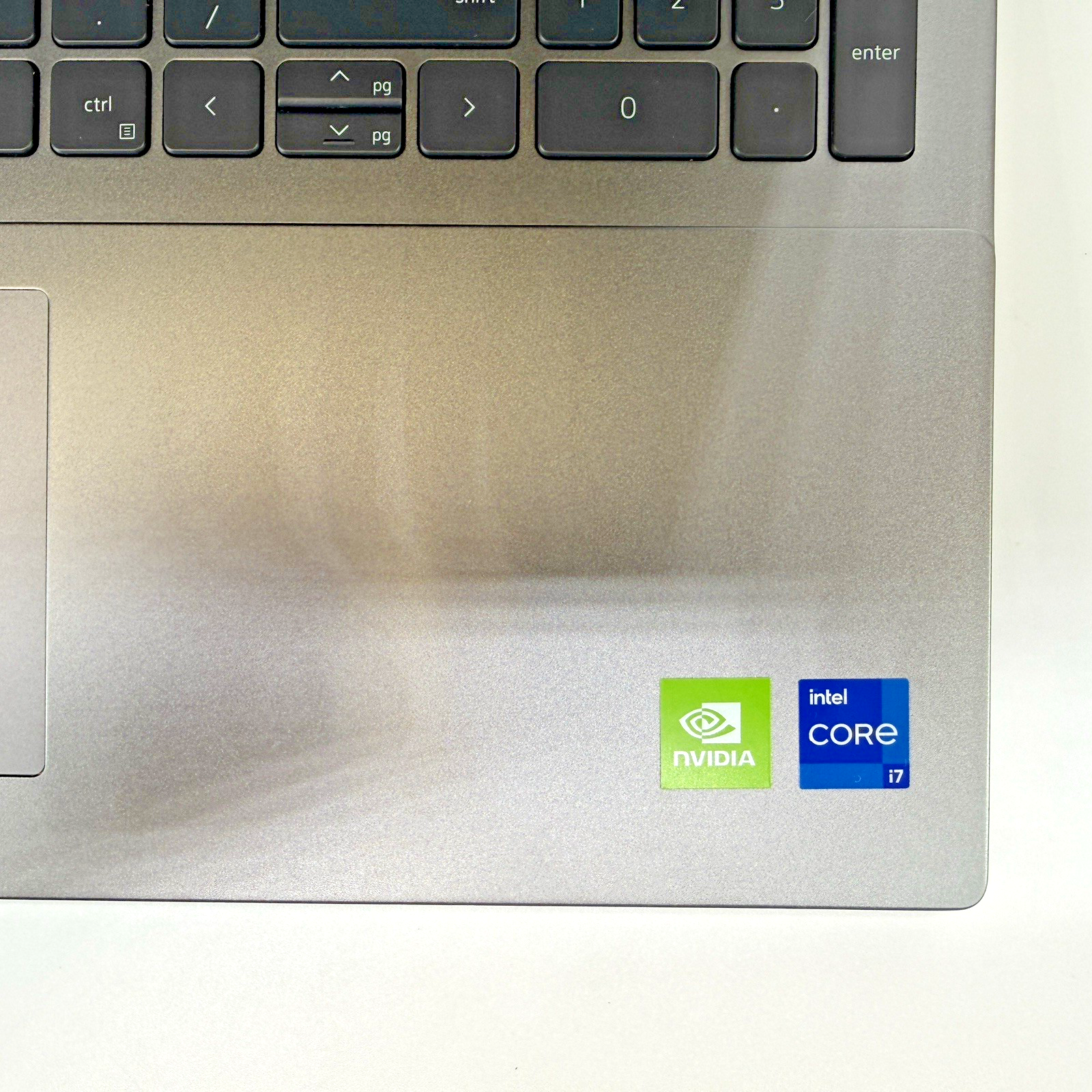 Dell Vostro 5620 Intel i7-1260p 2.10 GHz 16 GB RAM 256 GB SSD (NVMe) Win 11 Pro