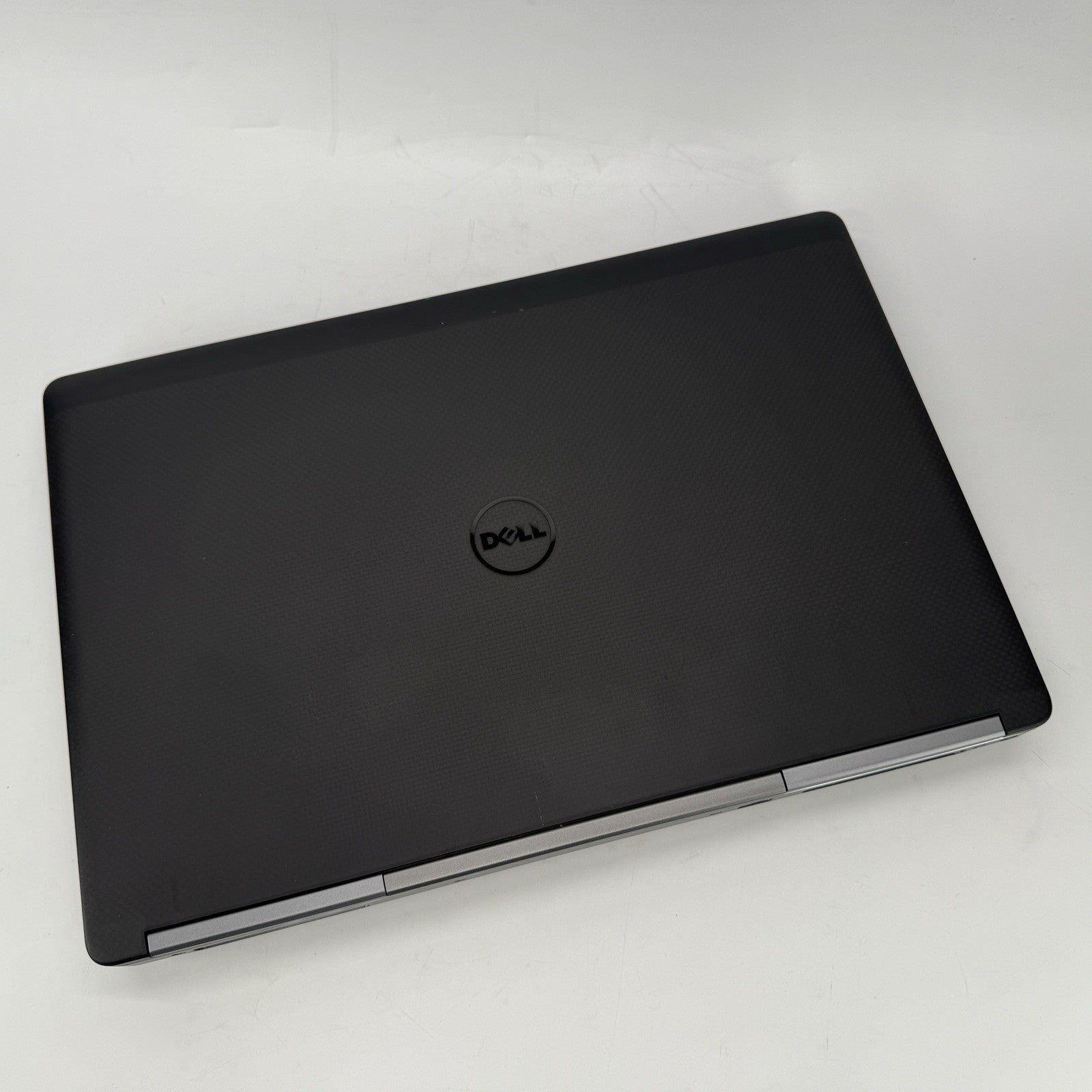 Dell Precision 7720 Intel Xeon E3-1505Mv6 3.0 GHz 32 GB RAM 256 GB NVME Linux