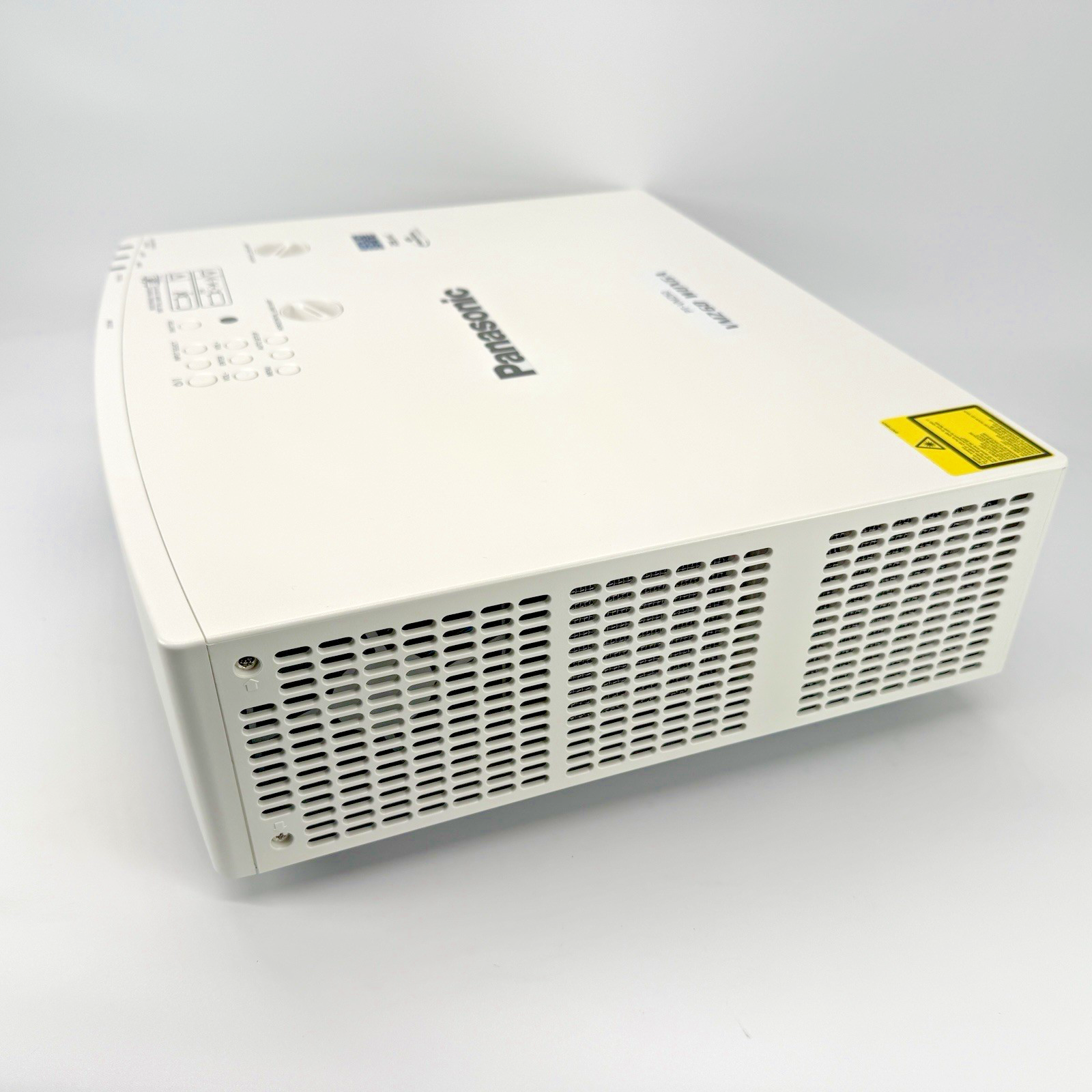 Panasonic PT-VMZ60 Laser Projector NO REMOTE, power cord and HDMI included.