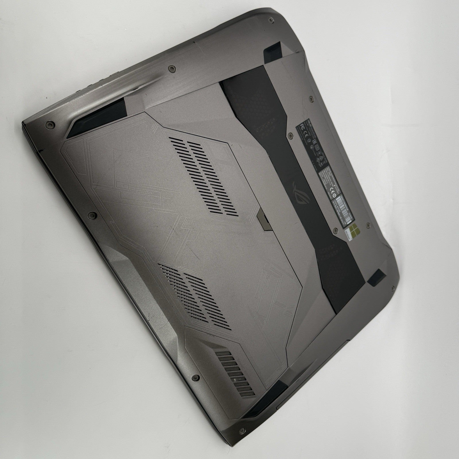 ASUS Republic of Gamers G752VL i7-6700HQ 2.6 GHz 12 GB RAM 128 GB SSD + 512 NVME
