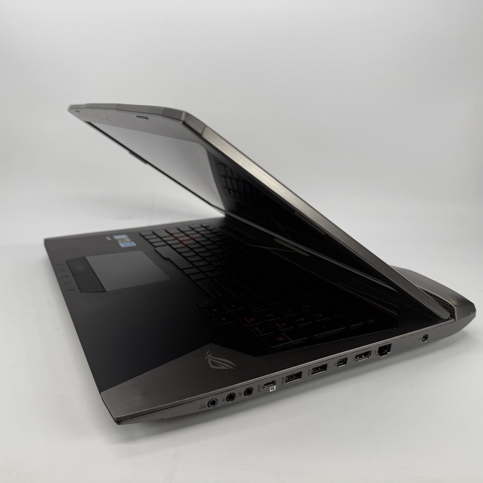 ASUS Republic of Gamers G752VL i7-6700HQ 2.6 GHz 12 GB RAM 128 GB SSD + 512 NVME