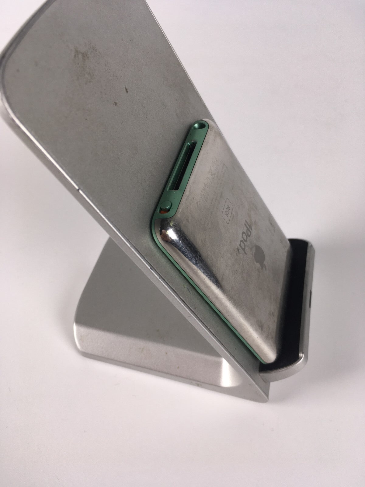 Apple iPod Nano (A1236) Bundle - 3rd Gen - Light Green - 8 GB