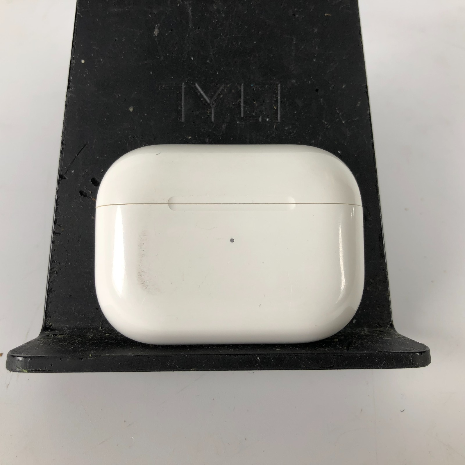 Apple Airpods Pro A2190 (1st gen) Charging Case **NO EAR BUDS**
