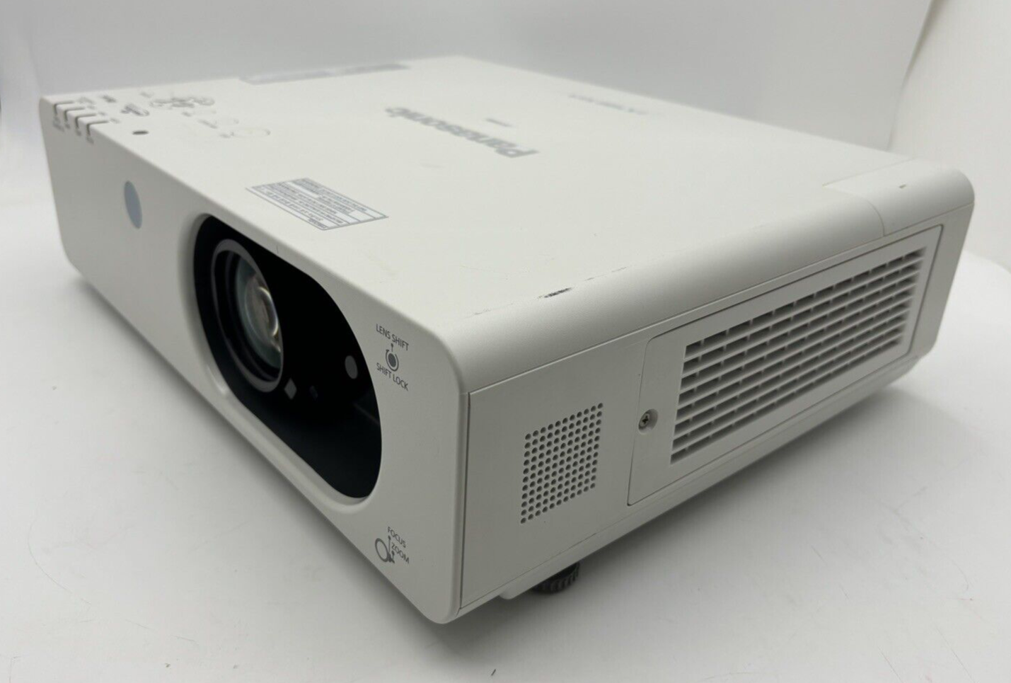 Panasonic FX-400 XGA Projector 1133 bulb hours.