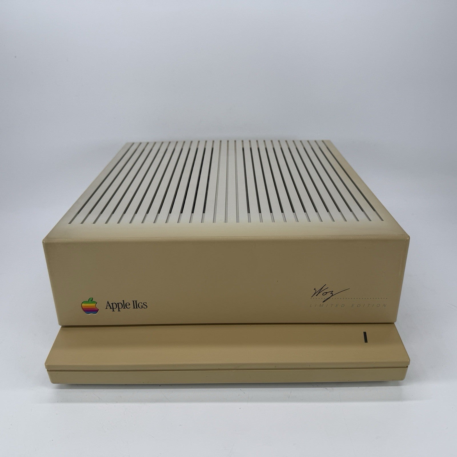 Apple llgs Woz Edition With keyboard, mouse and cords.  Origional box, Guides