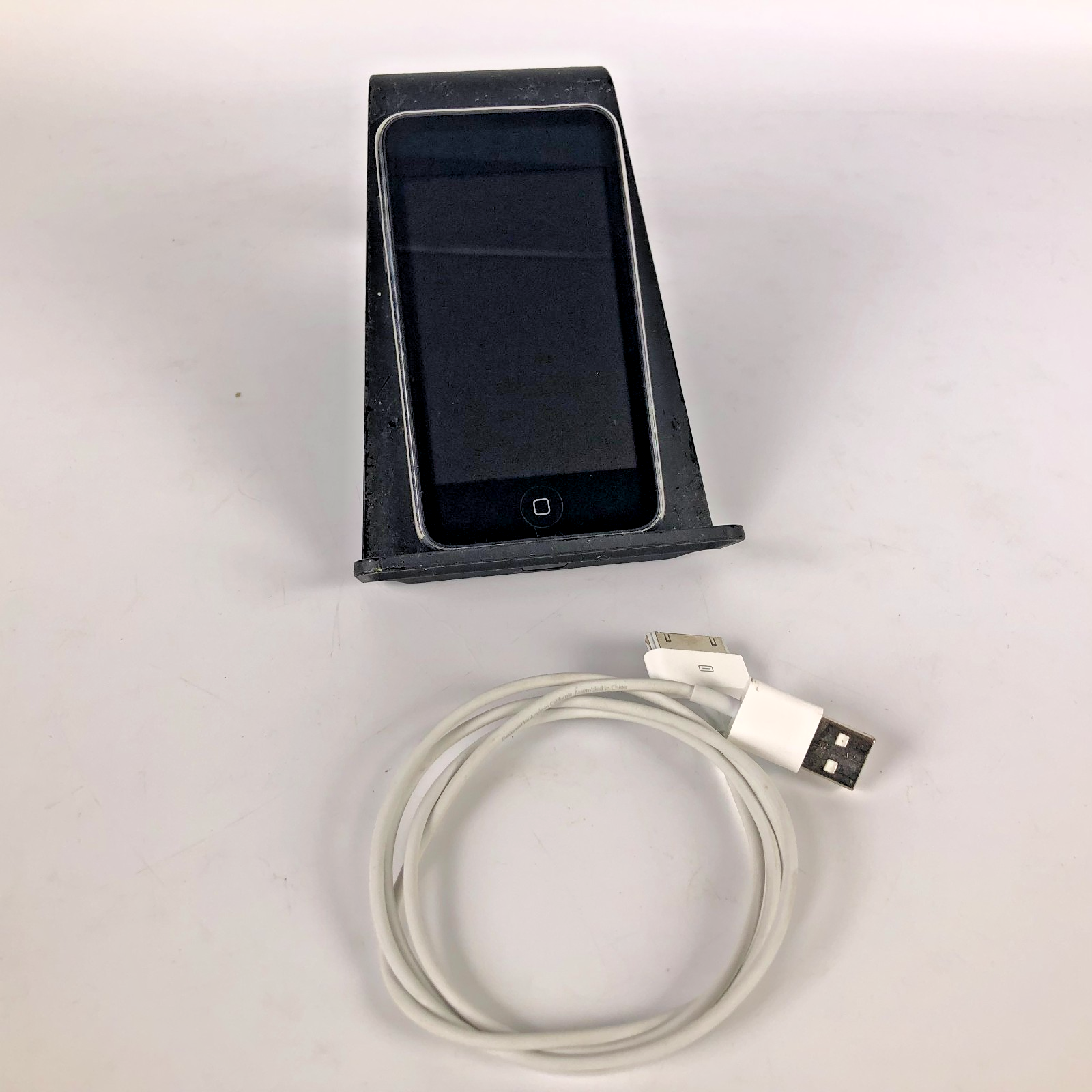 Apple iPod Touch (8GB) 2nd Generation MP3 Music & Video Player A1288