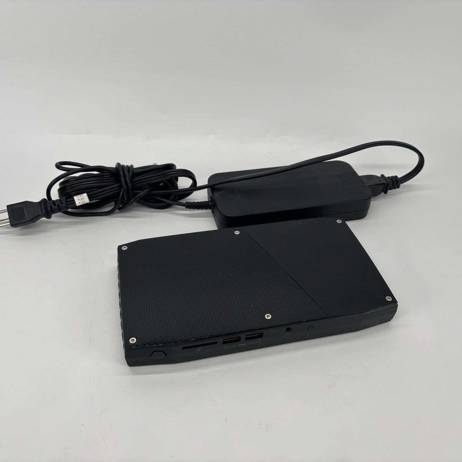 Intel NUC 6I7KYB Intel i7-6770HQ 2.60 GHz 8 GB RAM 128 GB SSD Windows 10 Pro