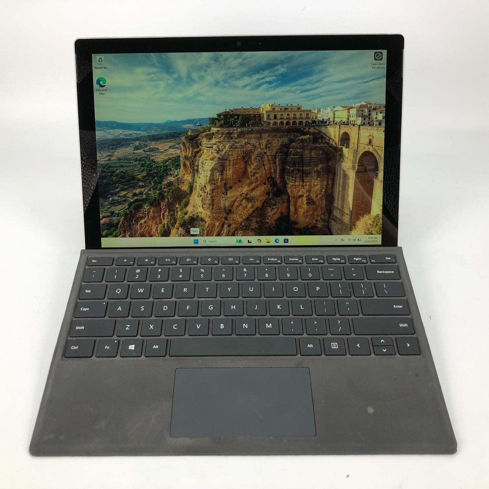 Microsoft Surface Pro 1796 Intel i5-7300u 2.6GHz 8GB Ram 256GB SSD Windows 11