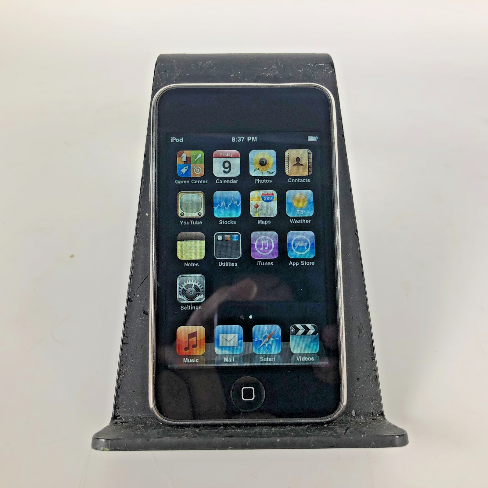 Apple iPod Touch (8GB) 2nd Generation MP3 Music & Video Player A1288