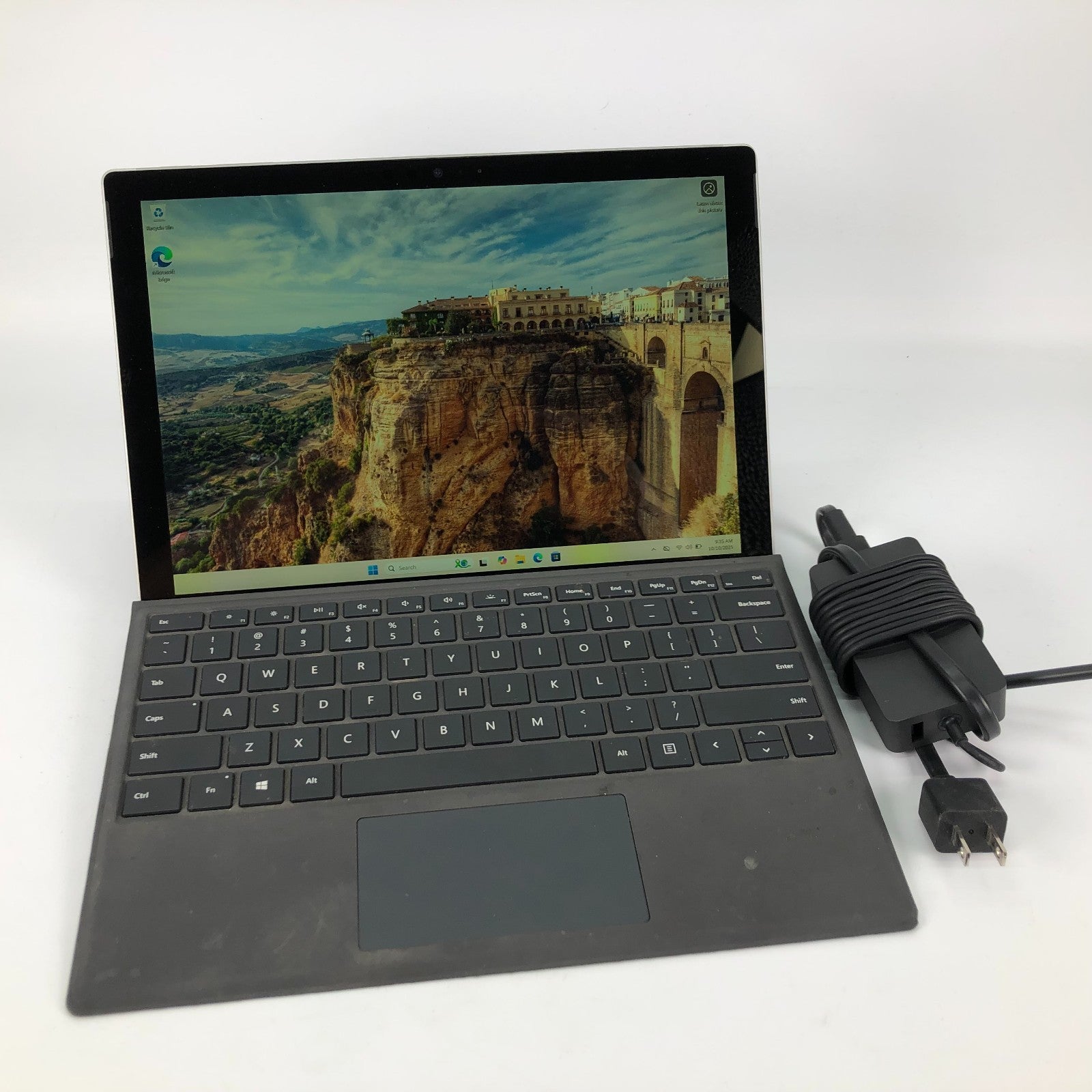 Microsoft Surface Pro 1796 Intel i5-7300u 2.6GHz 8GB Ram 256GB SSD Windows 11