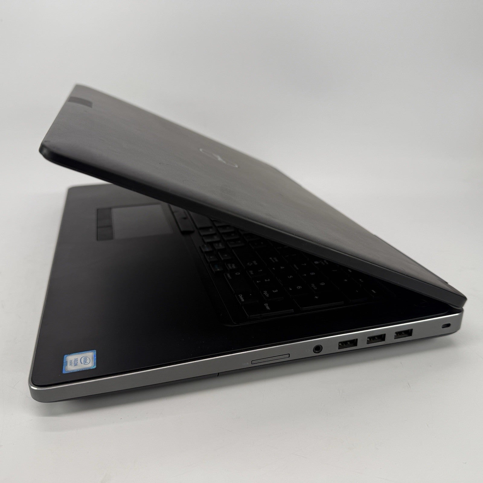 Dell Precision 7720 Intel Xeon E3-1505Mv6 3.0 GHz 32 GB RAM 256 GB NVME Win 11