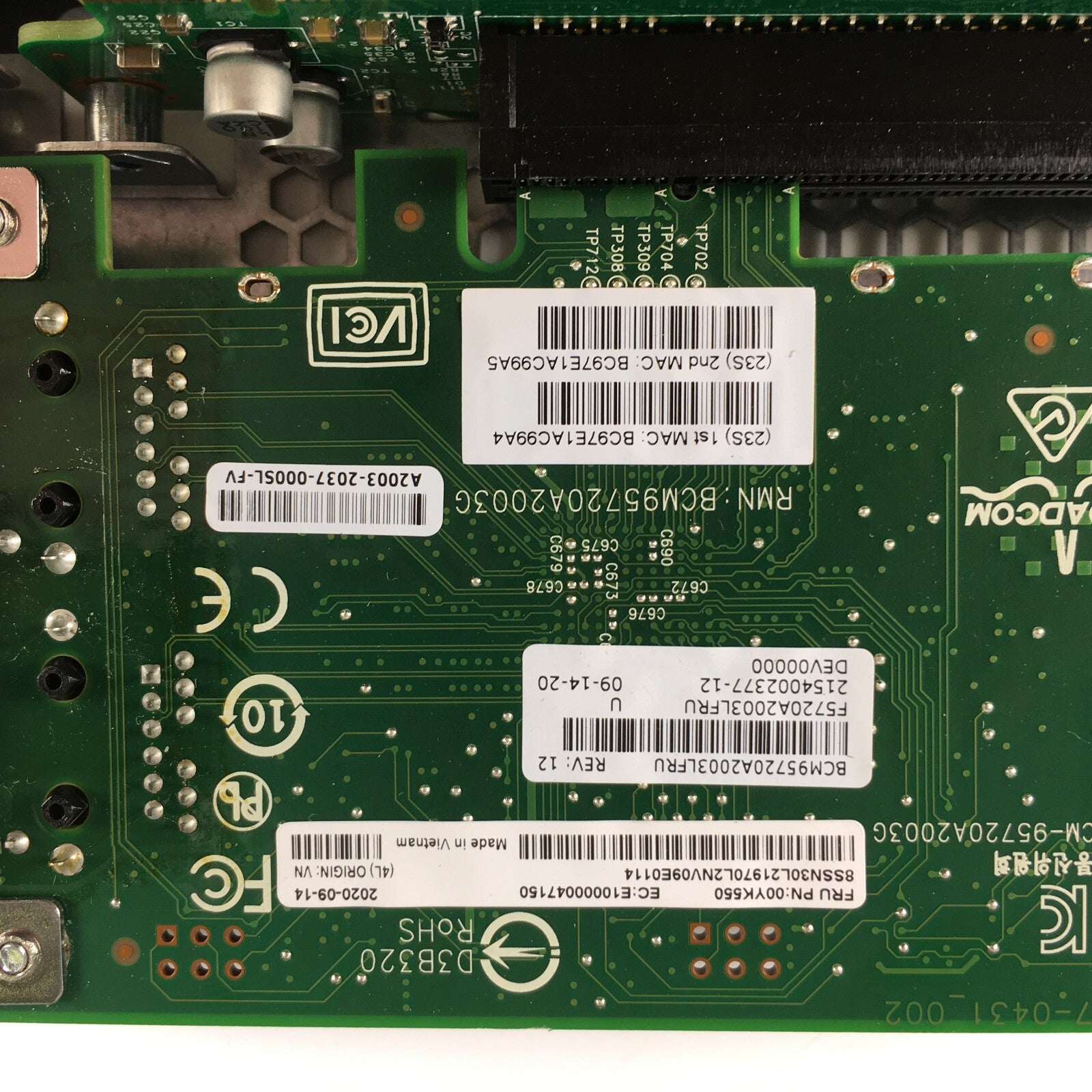 Lenovo ThinkSystem SR630 x2 Intel Silver 4214 2.2GHz 256GB SSD x2 128GB SSD