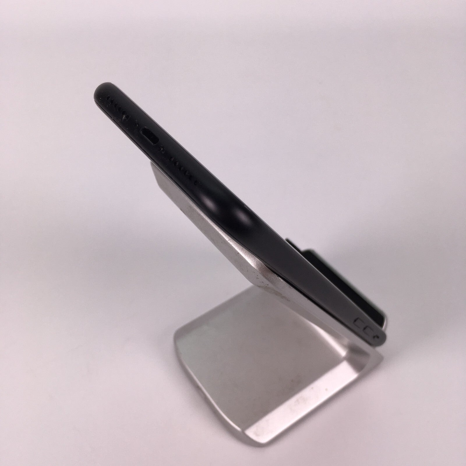 Apple iPhone XR - 64GB - AT&T - Black - MT3K2LL/A