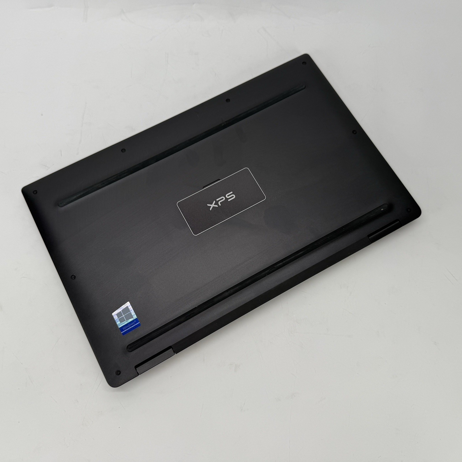Dell XPS 13 9365 Intel i7-7th Gen 1.30 GHz 8 GB RAM 256 GB SSD (NVME) Win 11