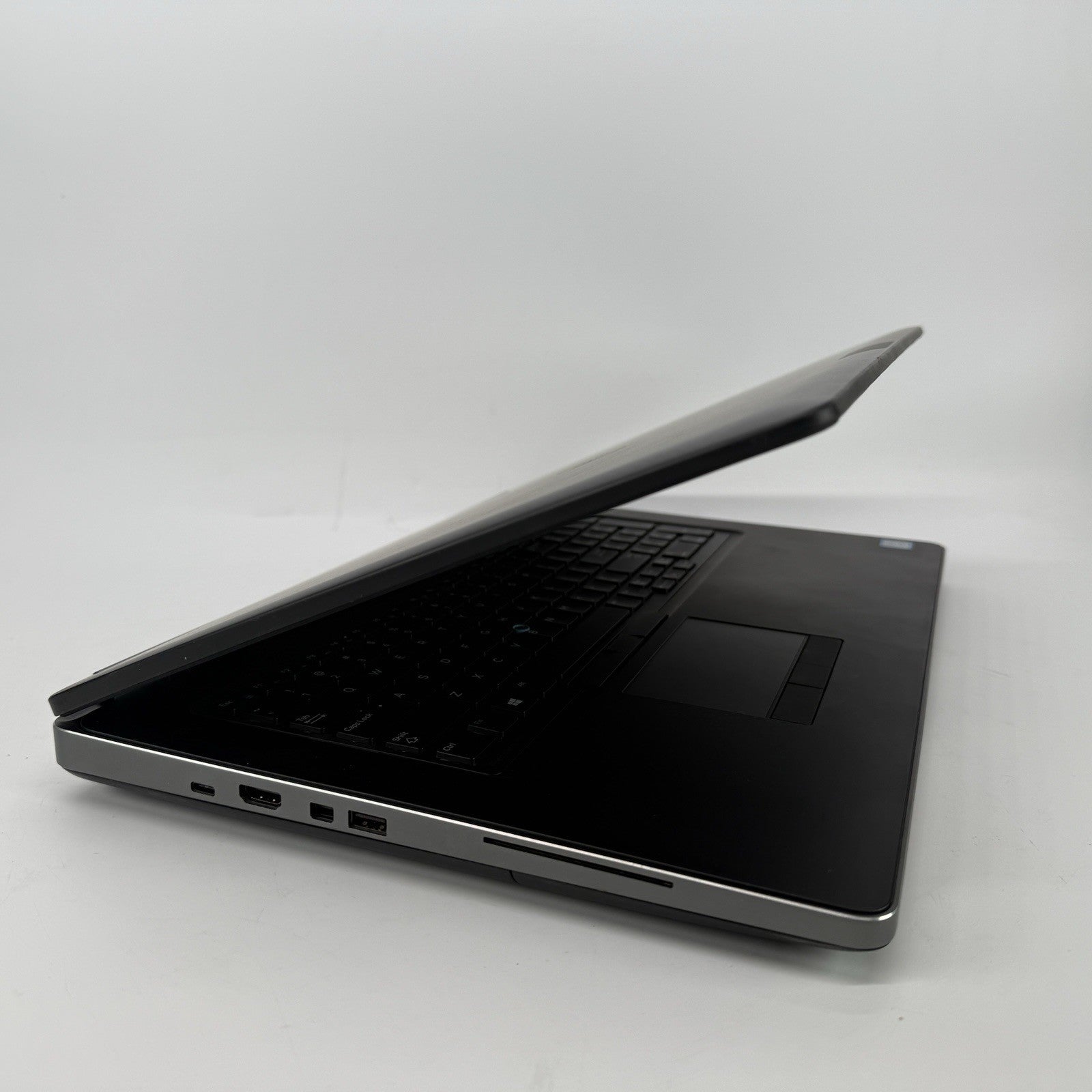 Dell Precision 7720 Intel Xeon E3-1505Mv6 3.0 GHz 32 GB RAM 256 GB NVME Win 11